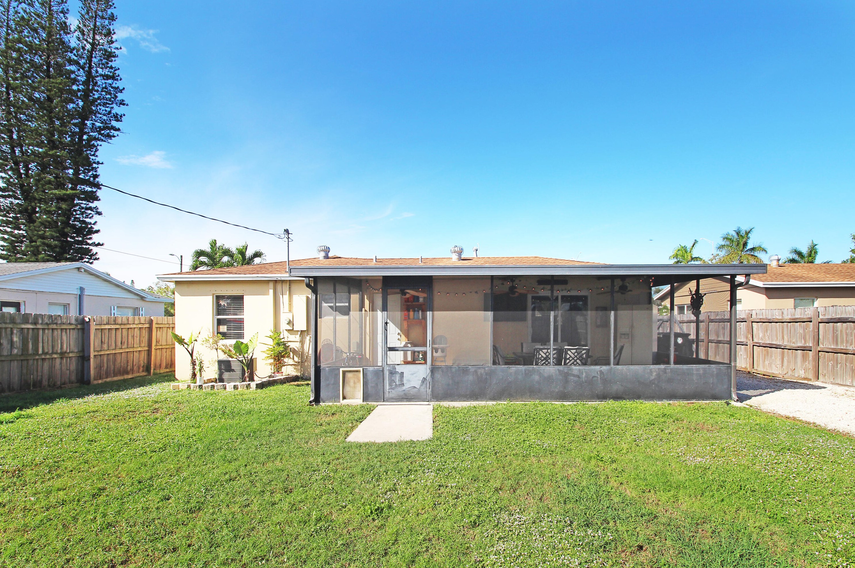 1322 Tropical Dr, Lake Worth FL 33460-5345 exterior