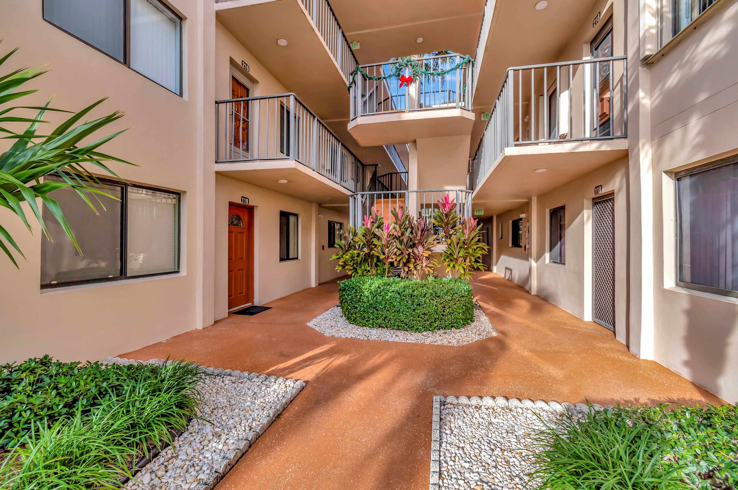 5250 Las Verdes Cir #206, Delray Beach, FL 33484
