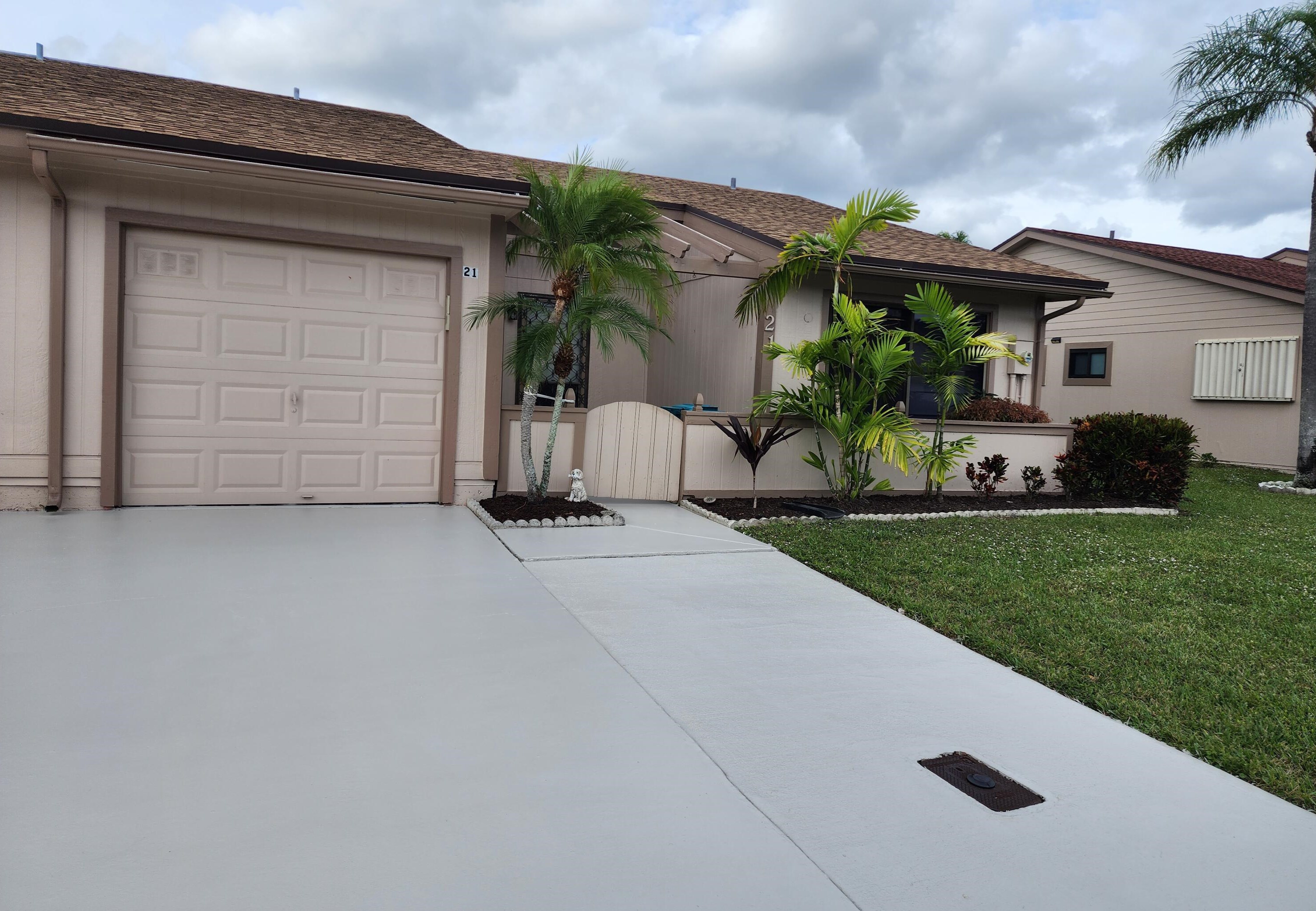 21 Winchmore Ln, Boynton Beach, FL 33426