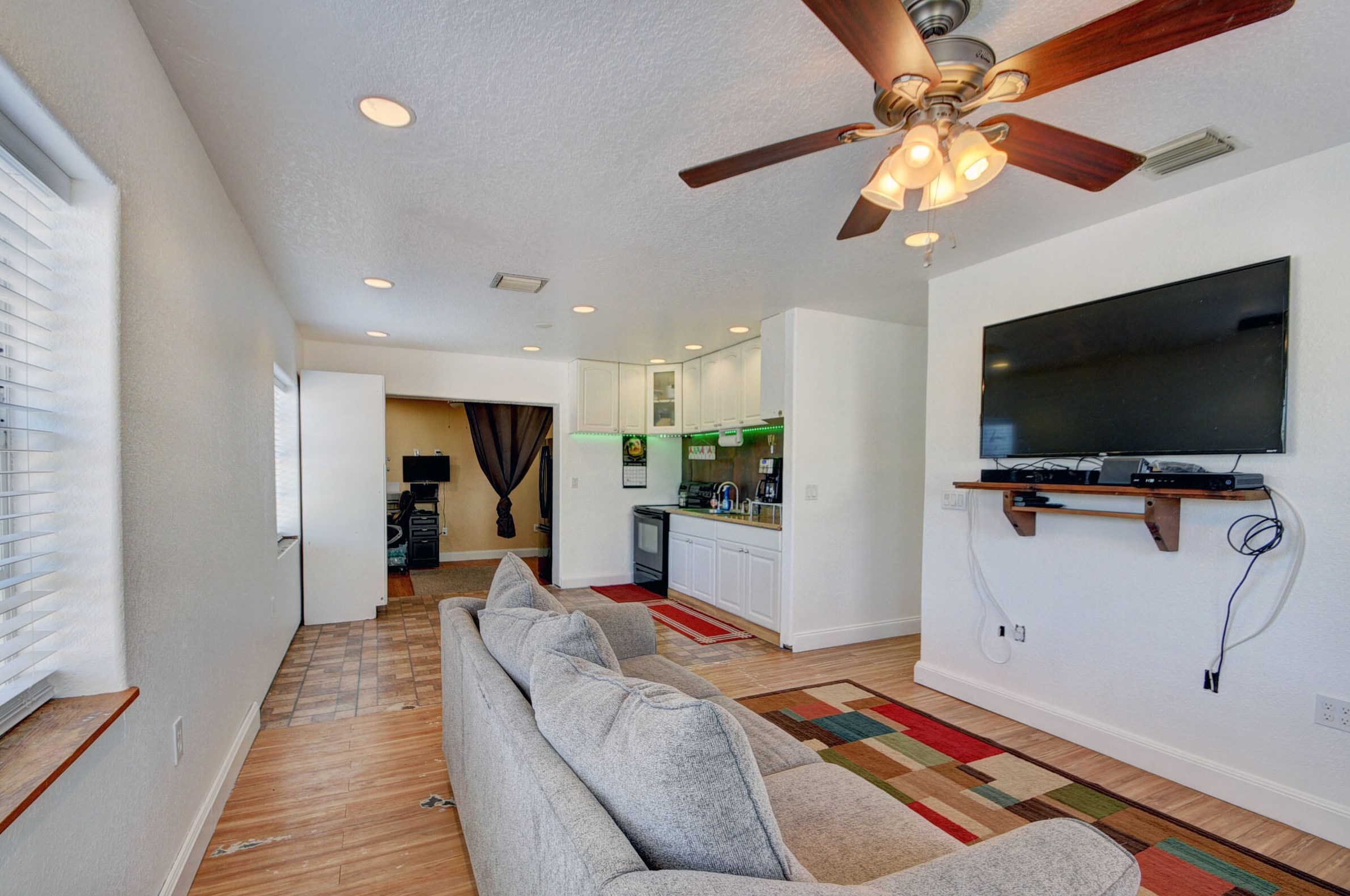 209 3rd St, West Palm Beach, FL 33413