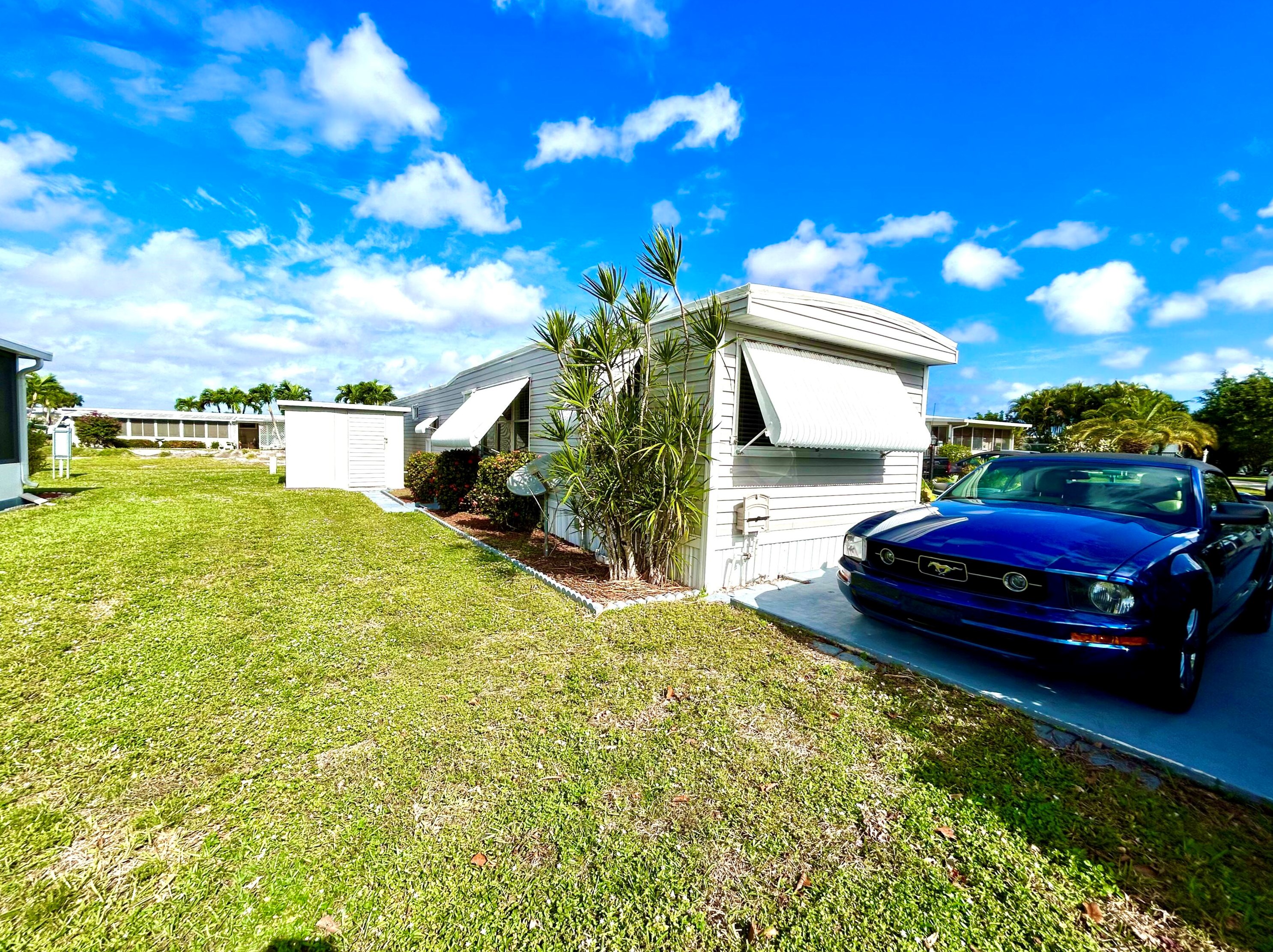 10008 Granada Bay, Boynton Beach FL  33436-2222 exterior