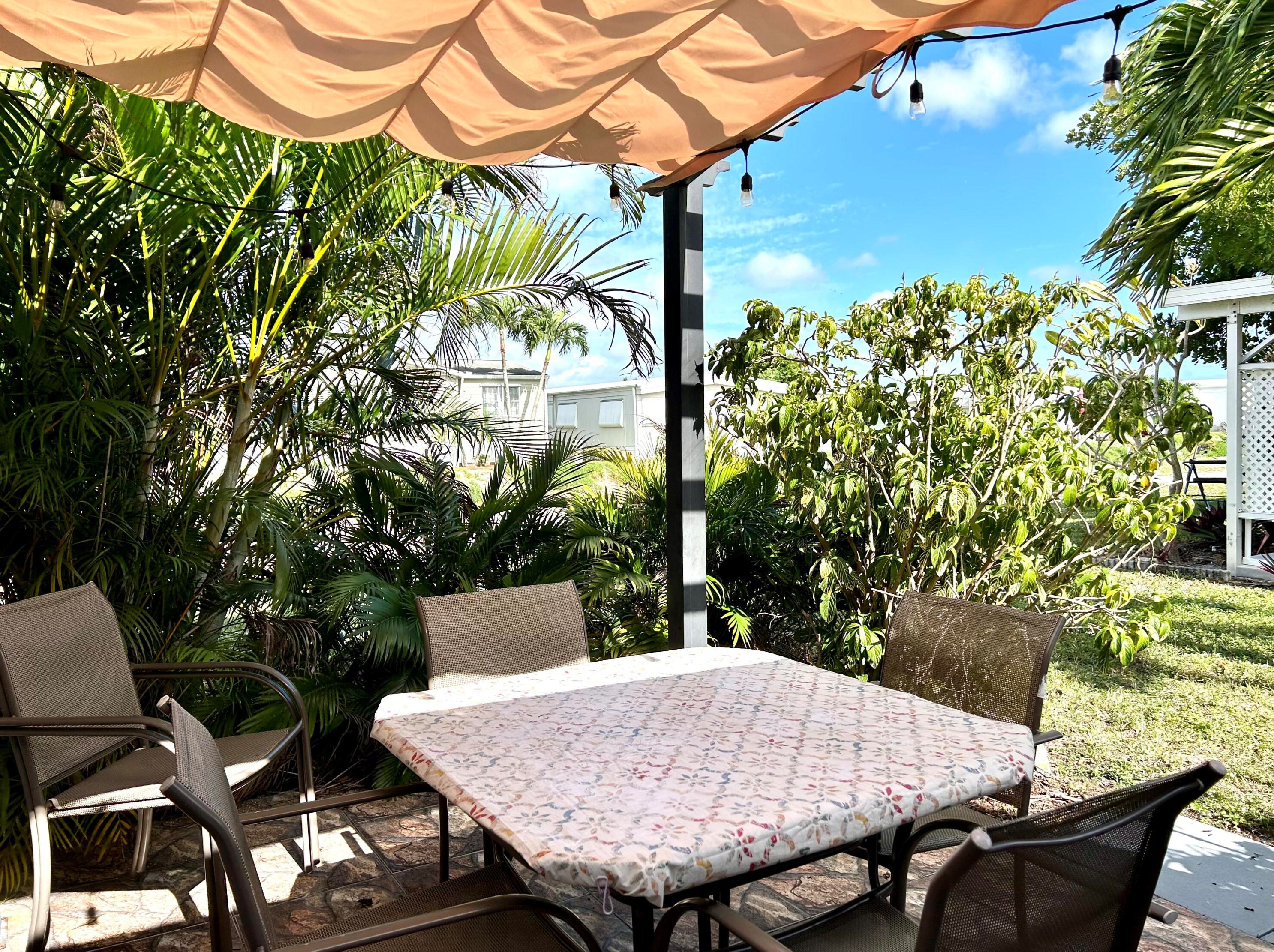 10008 Granada Bay, Boynton Beach FL  33436-2222 exterior