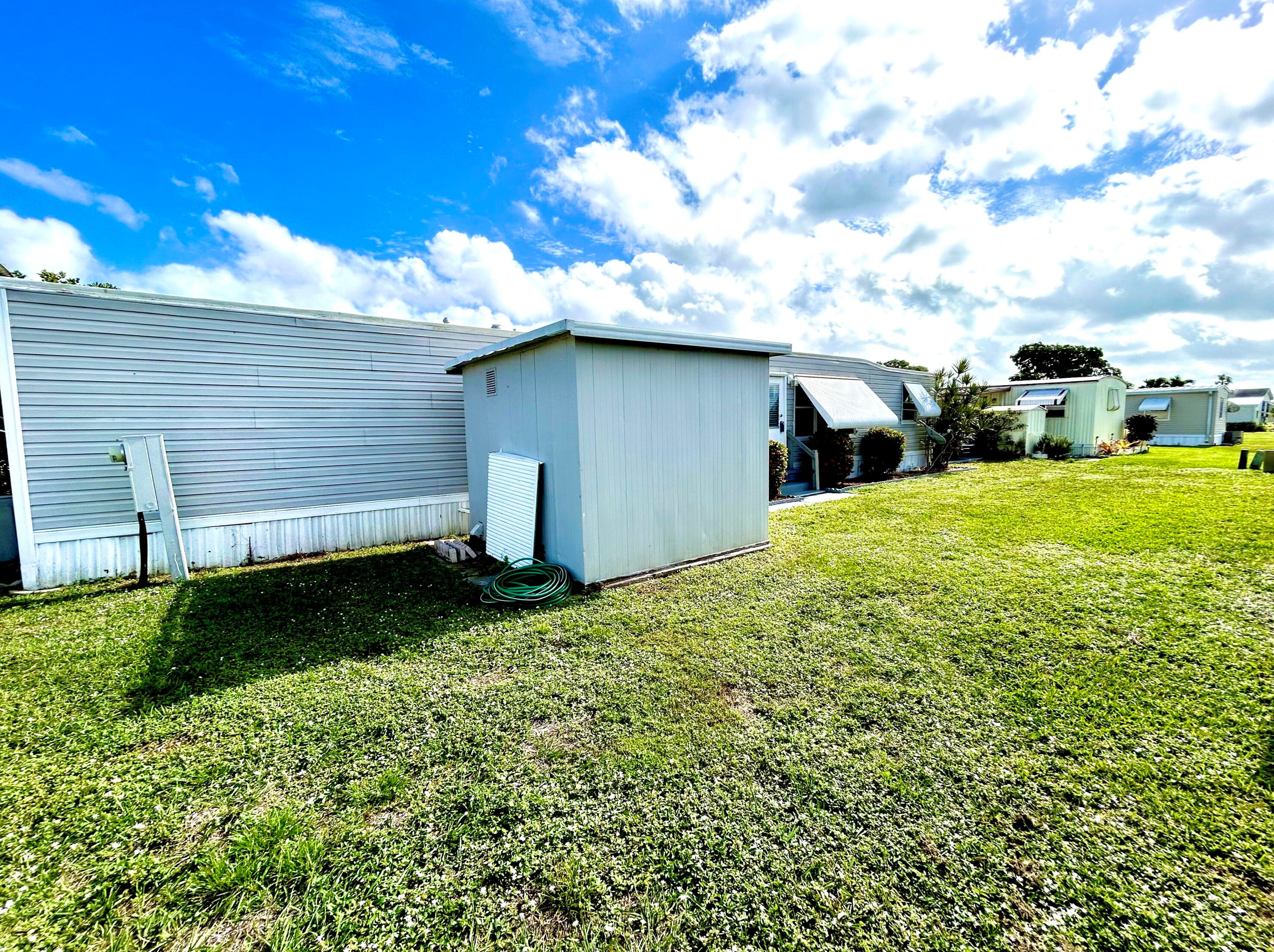 10008 Granada Bay, Boynton Beach FL  33436-2222 exterior