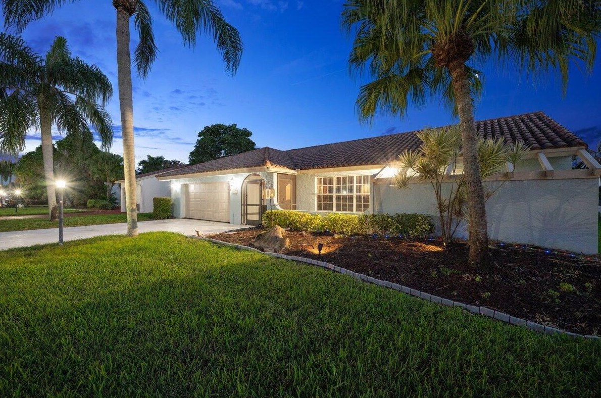 8377 Bonita Isle Dr, Lake Worth FL  33467-5528 exterior