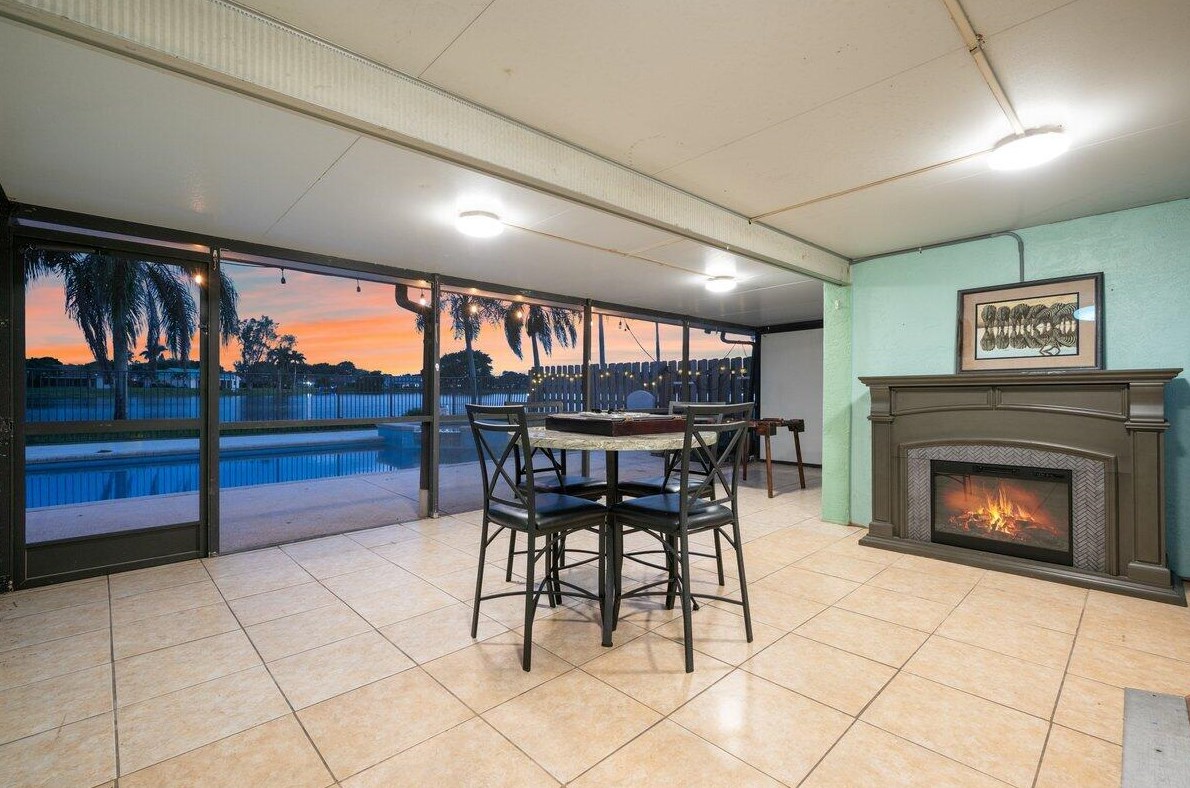 8377 Bonita Isle Dr, Lake Worth FL  33467-5528 exterior