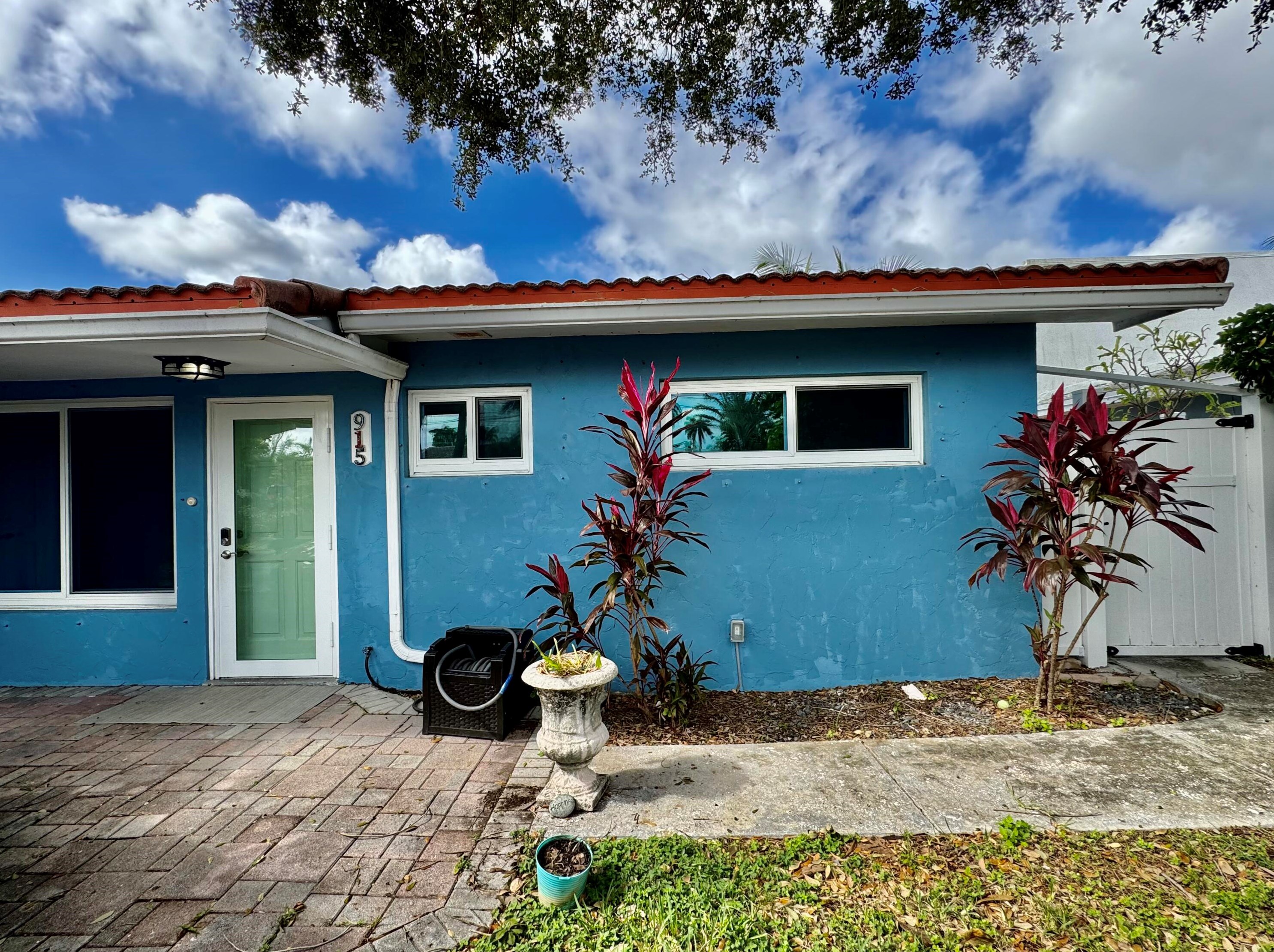 915 Nautilus Isle, Dania Beach, FL 33004