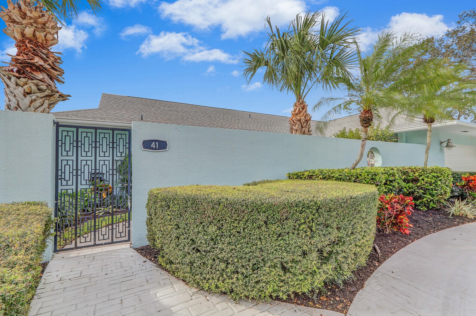 41 Golfview Dr, Jupiter, FL 33469-1946