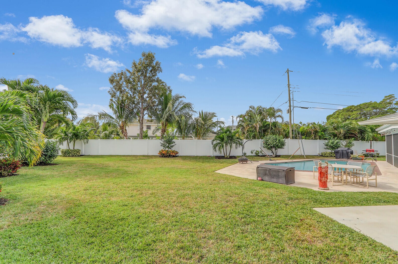 41 Golfview Dr, Jupiter FL 33469-1942 exterior