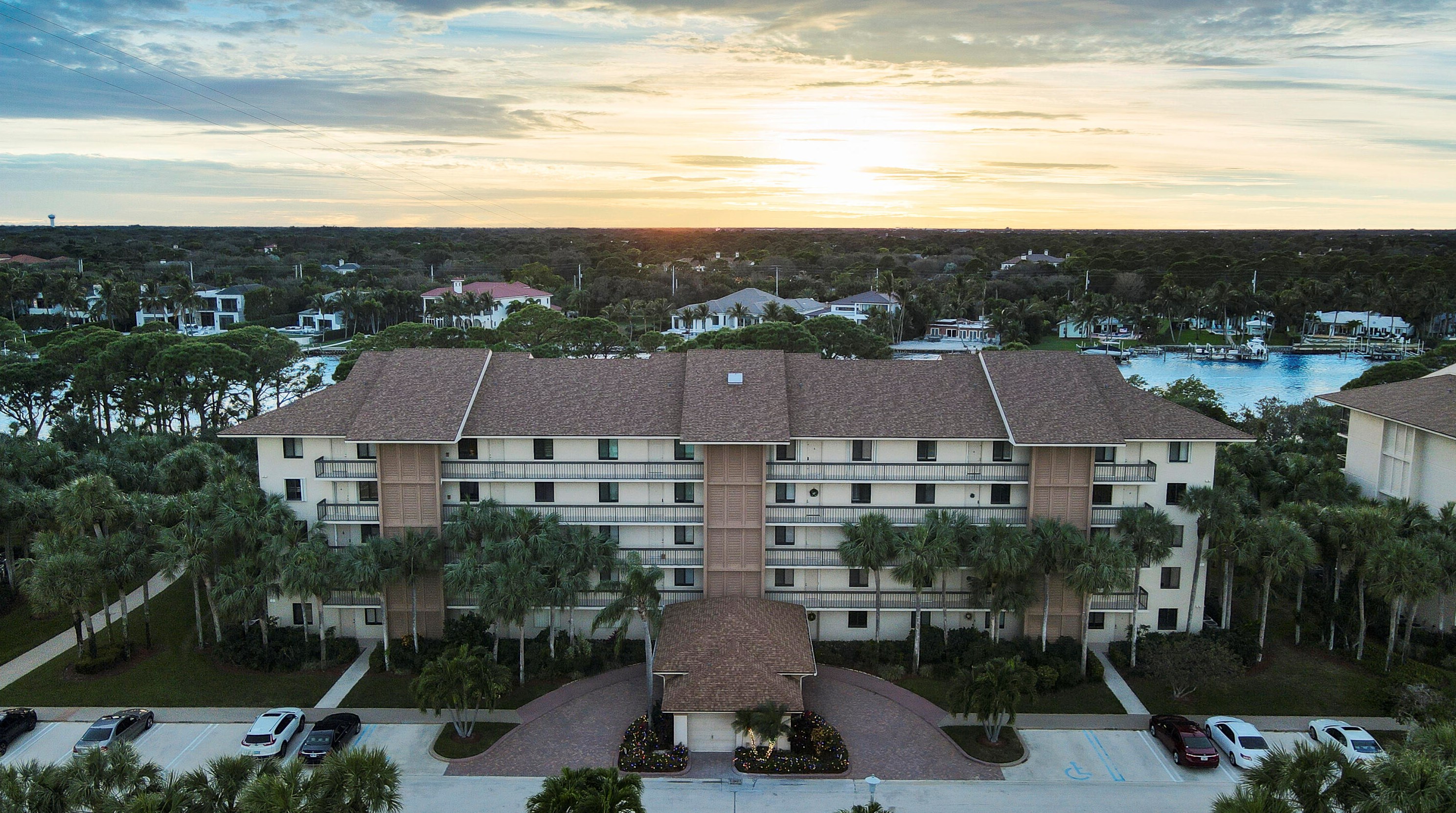 2101 Marina Isle Way, Jupiter FL 33477-9435 exterior