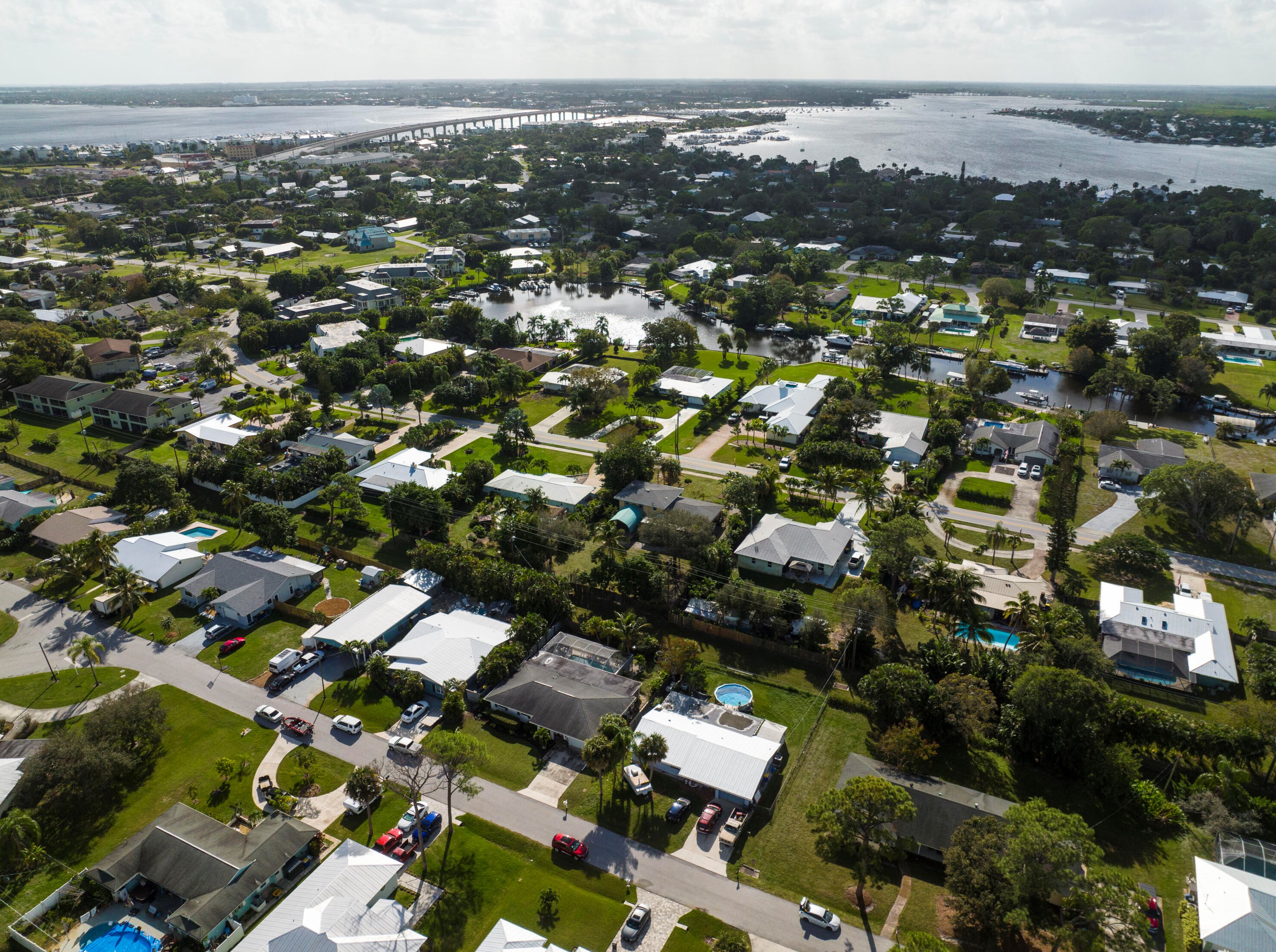 1104 12th Ter, Stuart FL  34994-9678 exterior