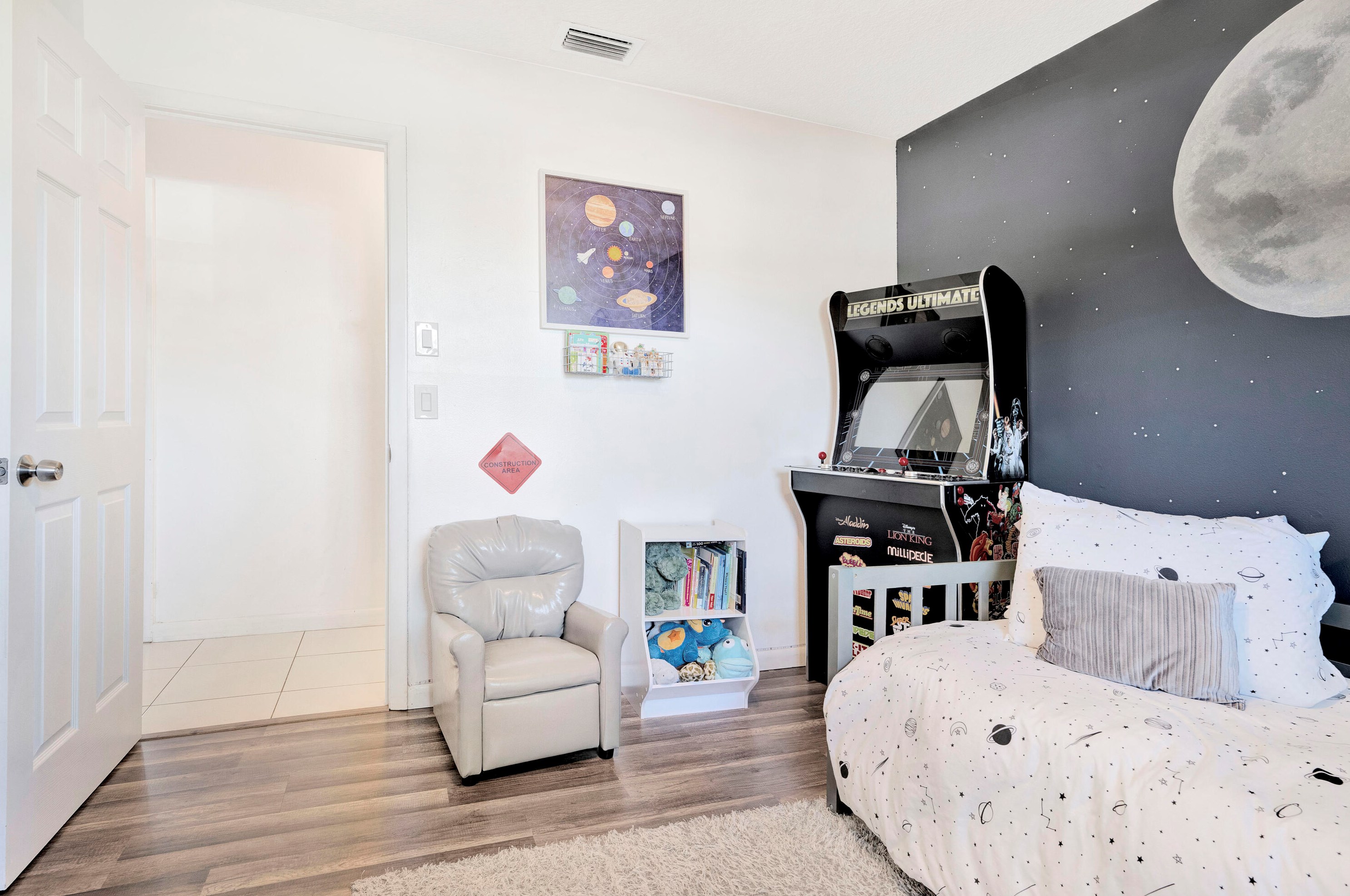 1104 12th Ter, Stuart FL  34994-9678 exterior