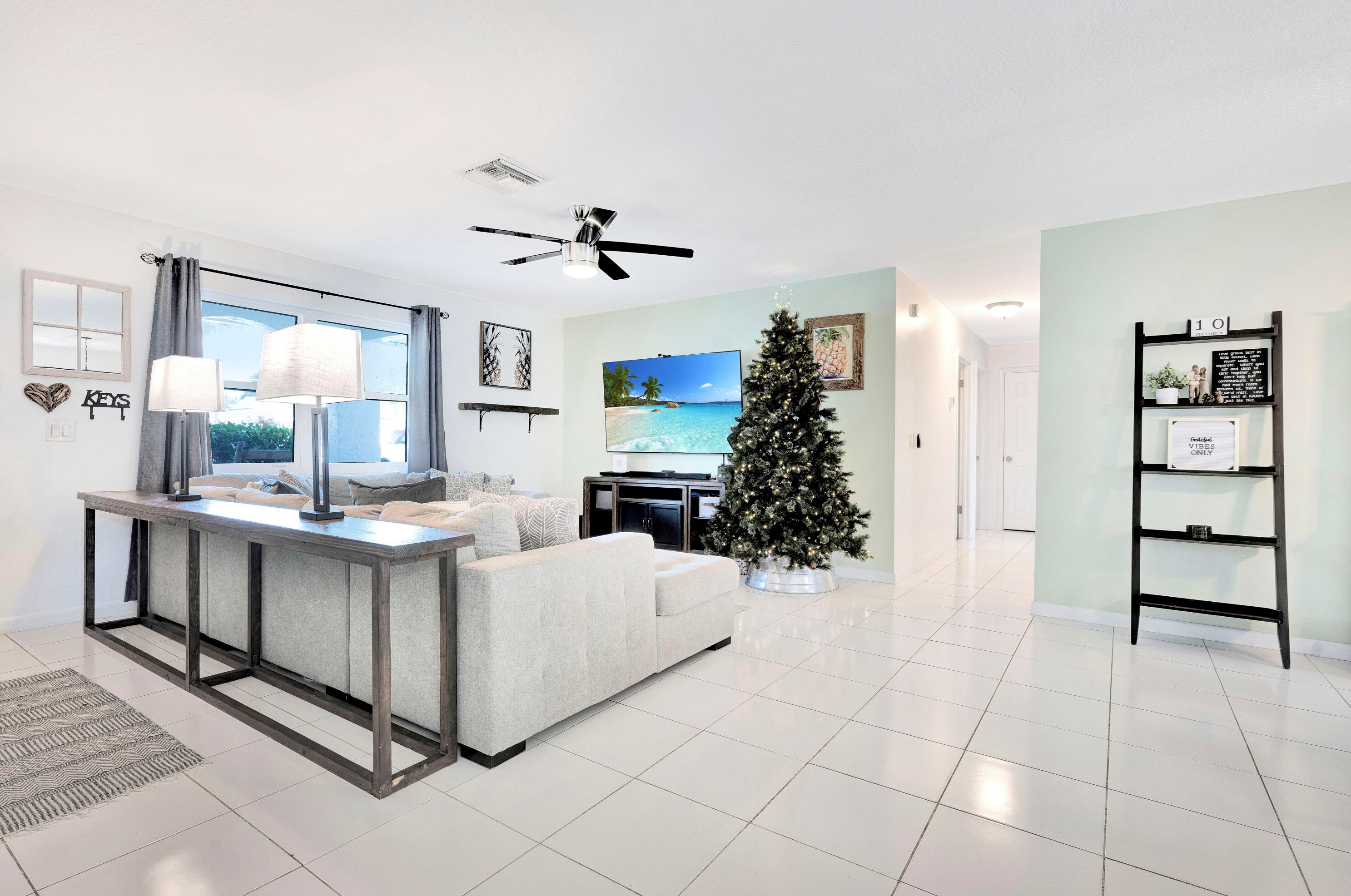 1104 12th Ter, Stuart FL  34994-9678 exterior