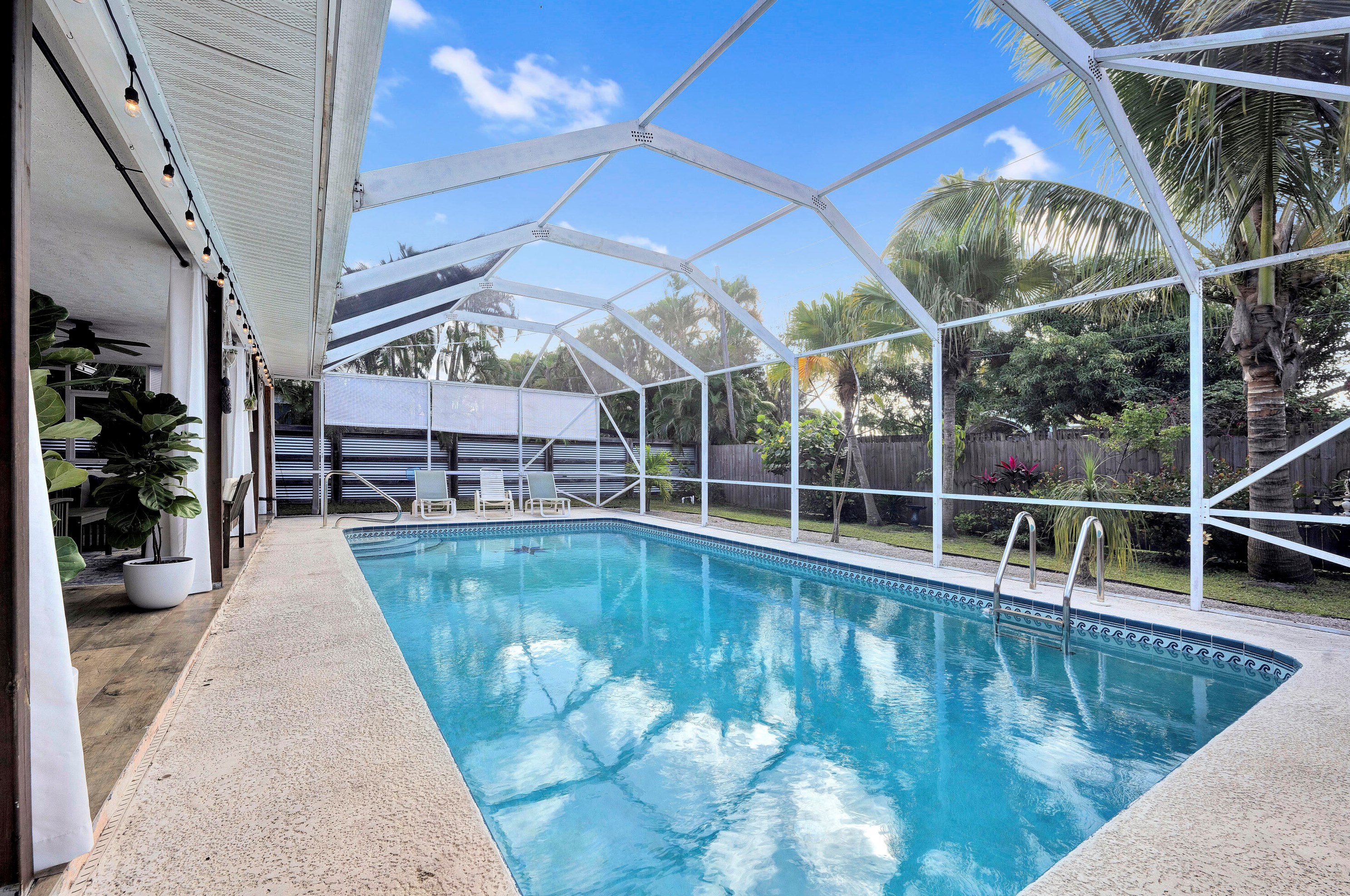 1104 12th Ter, Stuart FL  34994-9678 exterior