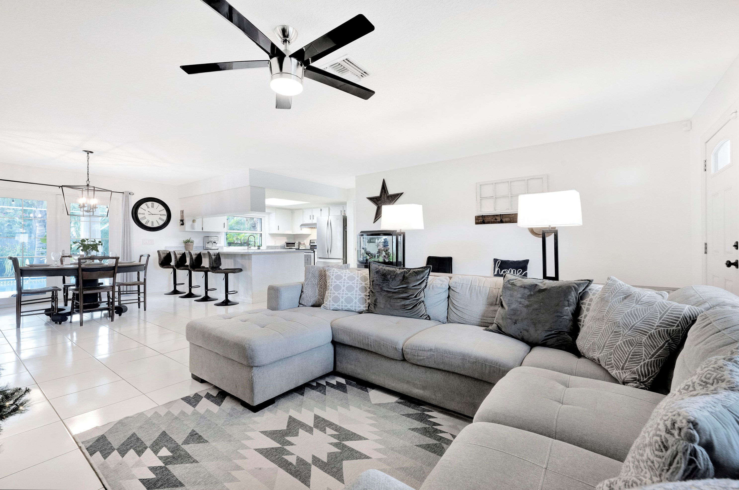 1104 12th Ter, Stuart FL  34994-9678 exterior