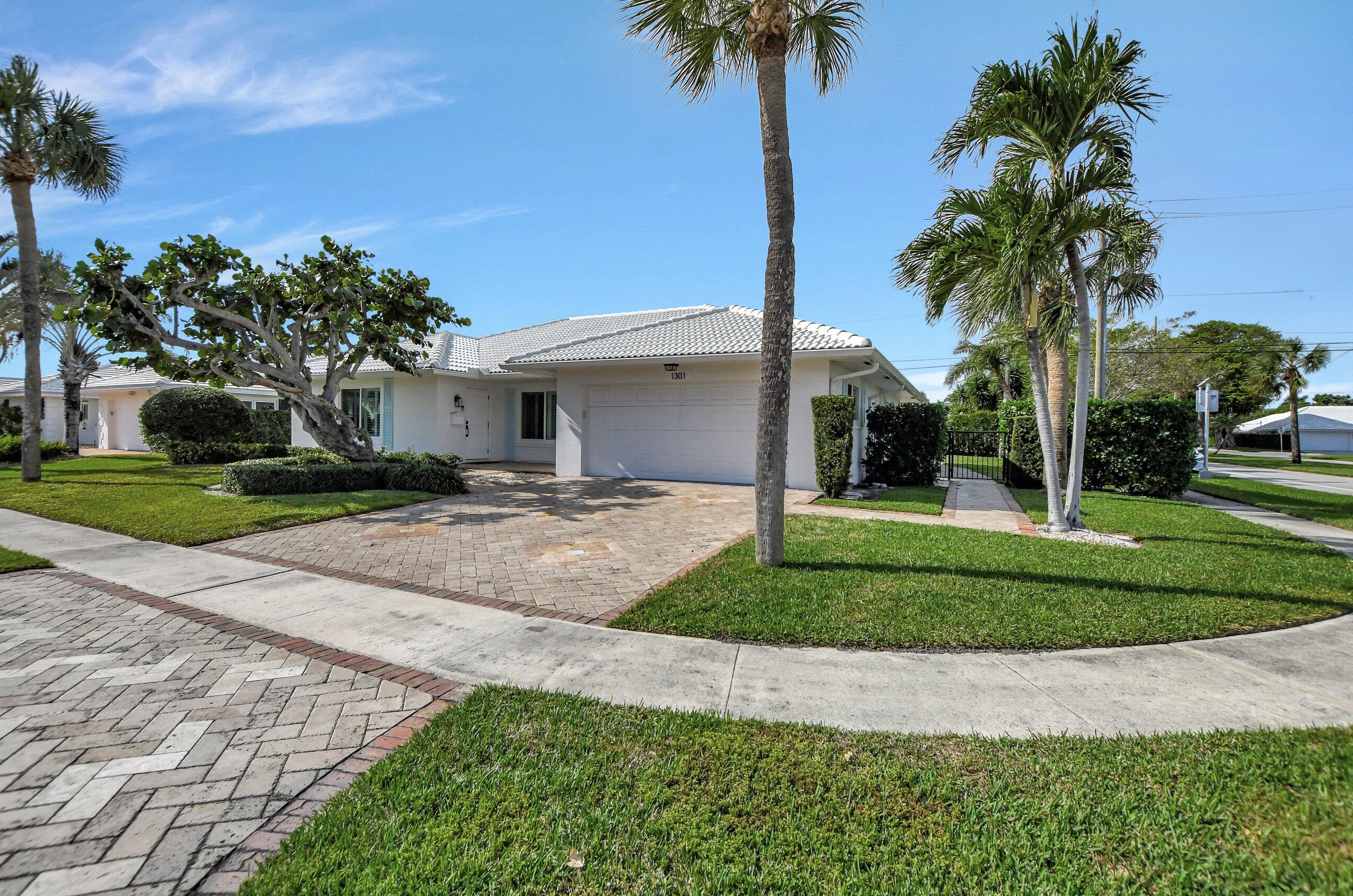 1301 Sw Tamarind Way, Boca Raton, FL 33486