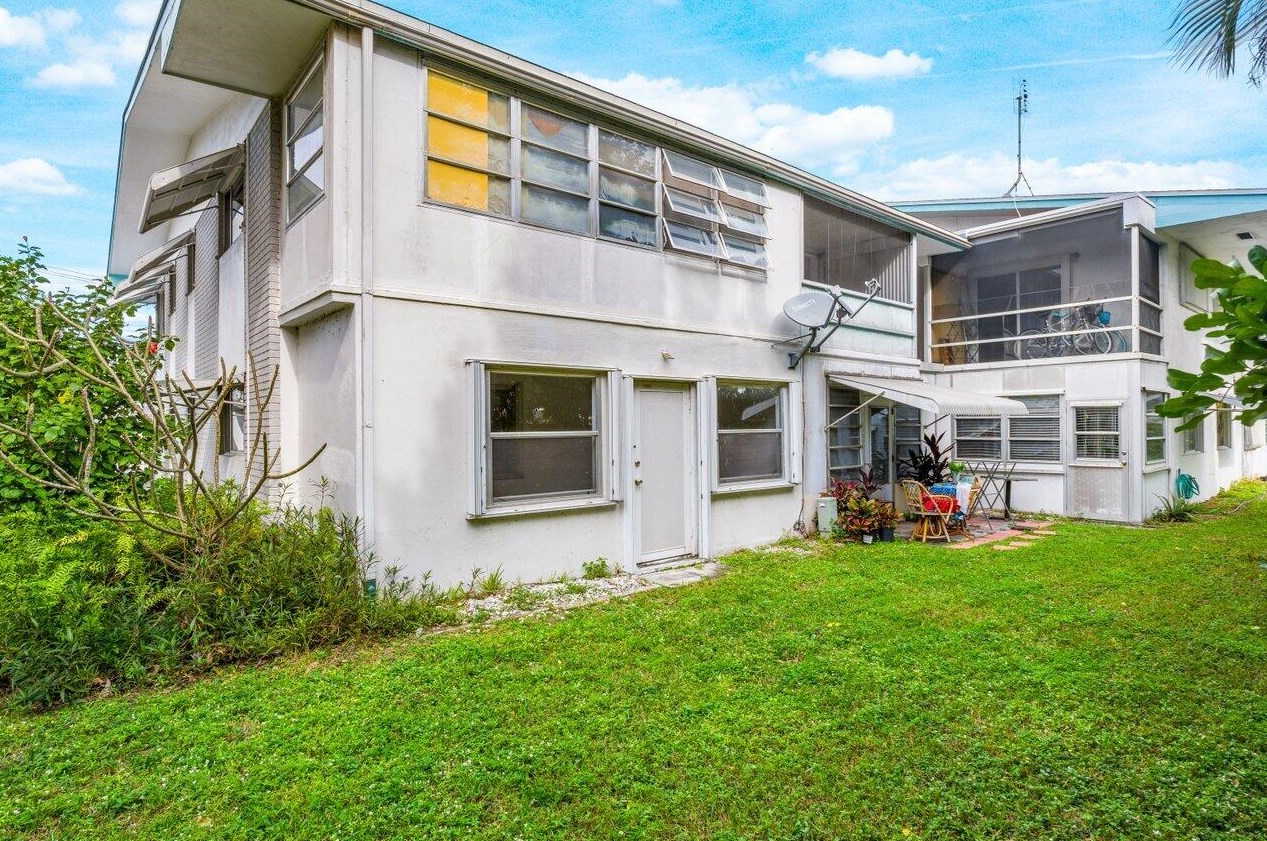 1980 Sunset Ave, Lake Worth FL  33461-5632 exterior