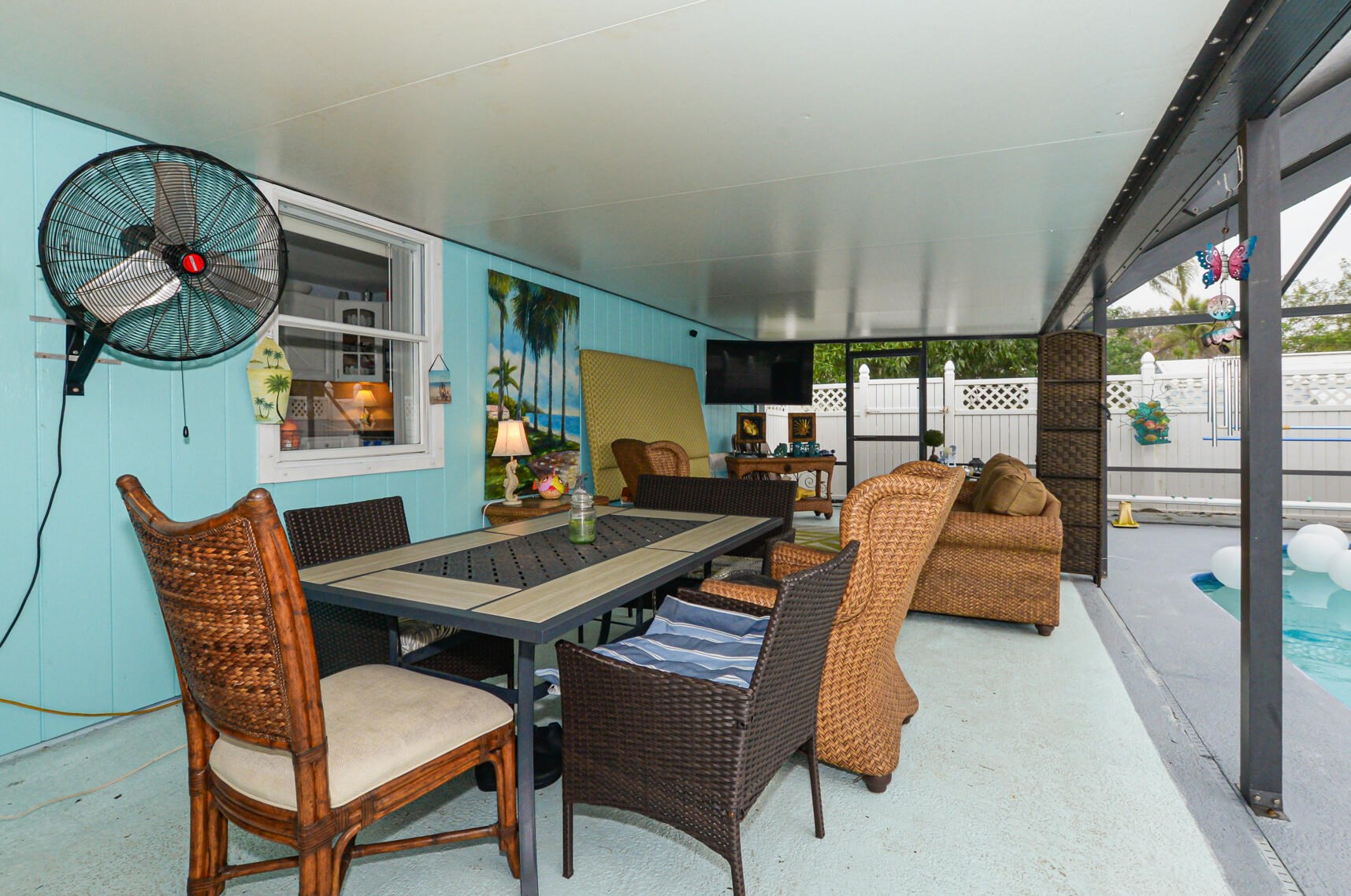 201 Thornhill Dr, Fort Pierce FL  34984-4467 exterior