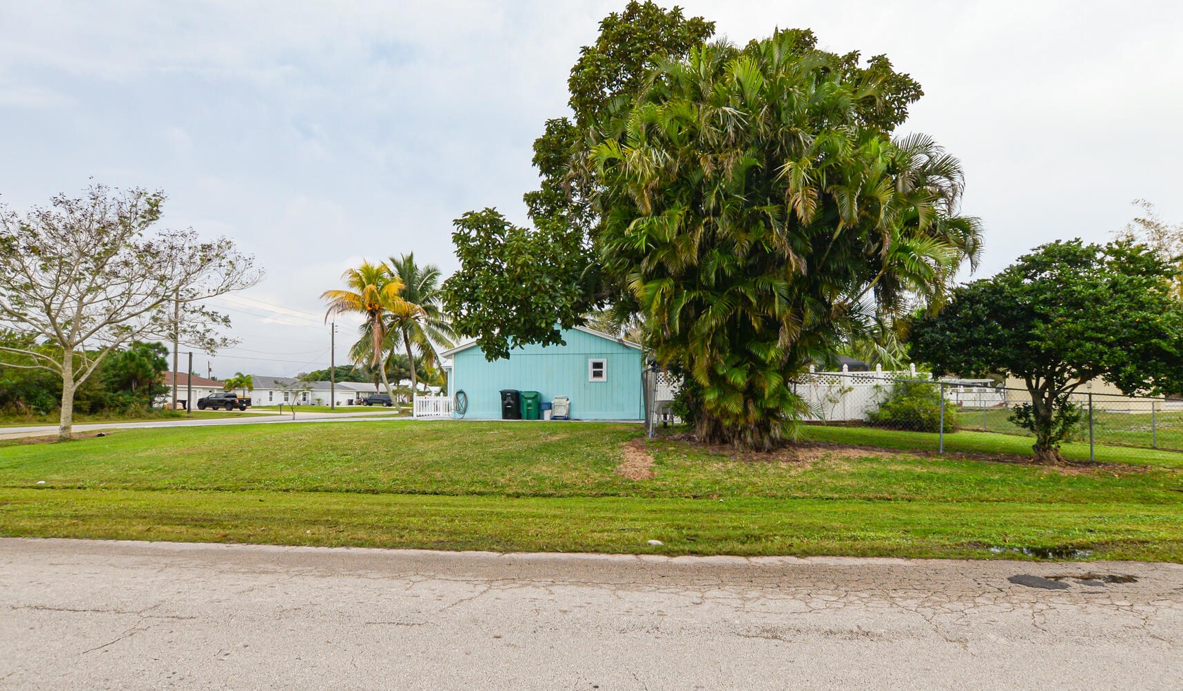 201 Thornhill Dr, Fort Pierce FL  34984-4467 exterior