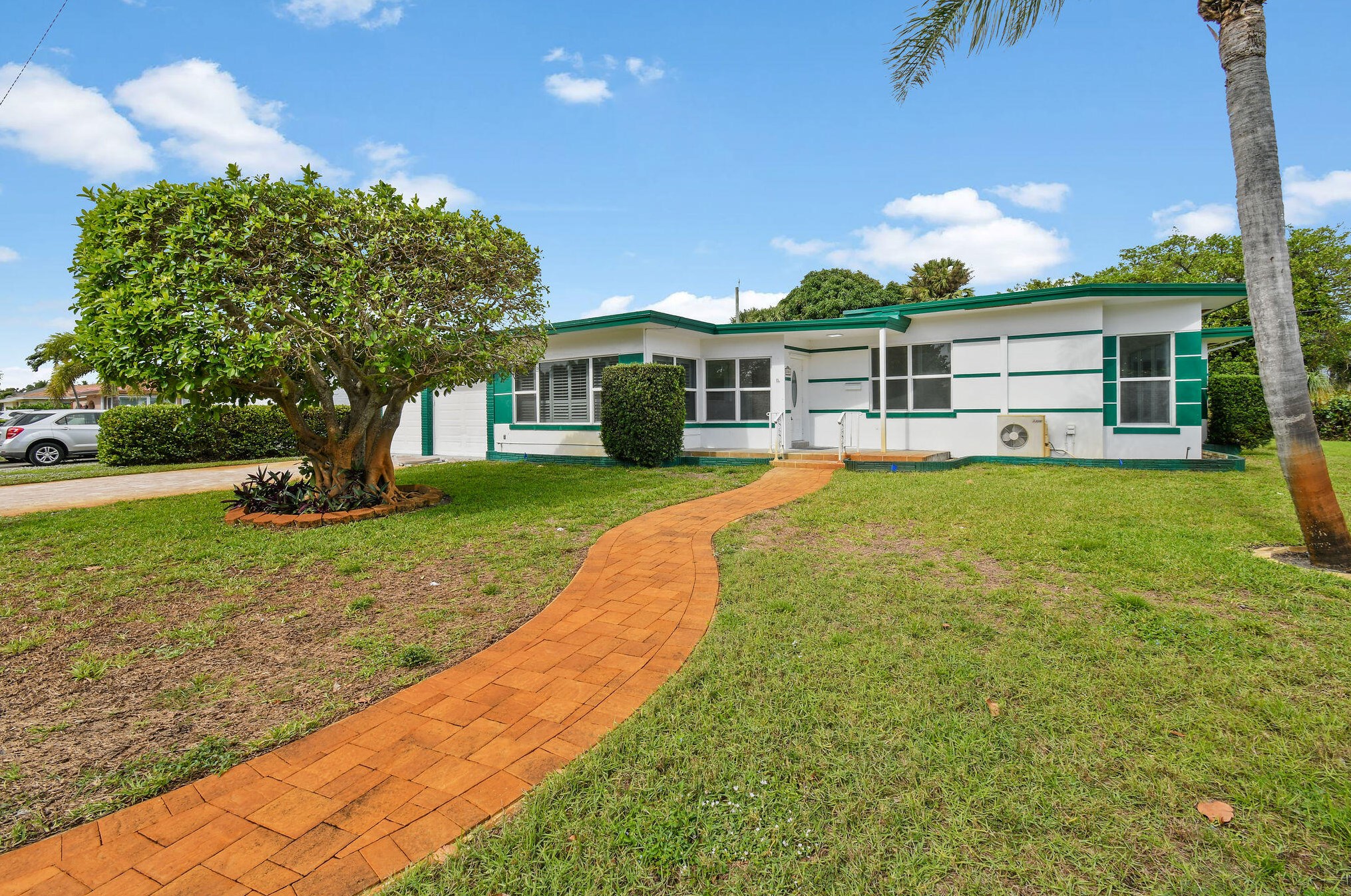 2301 N Lakeside Dr, Lake Worth, FL 33460