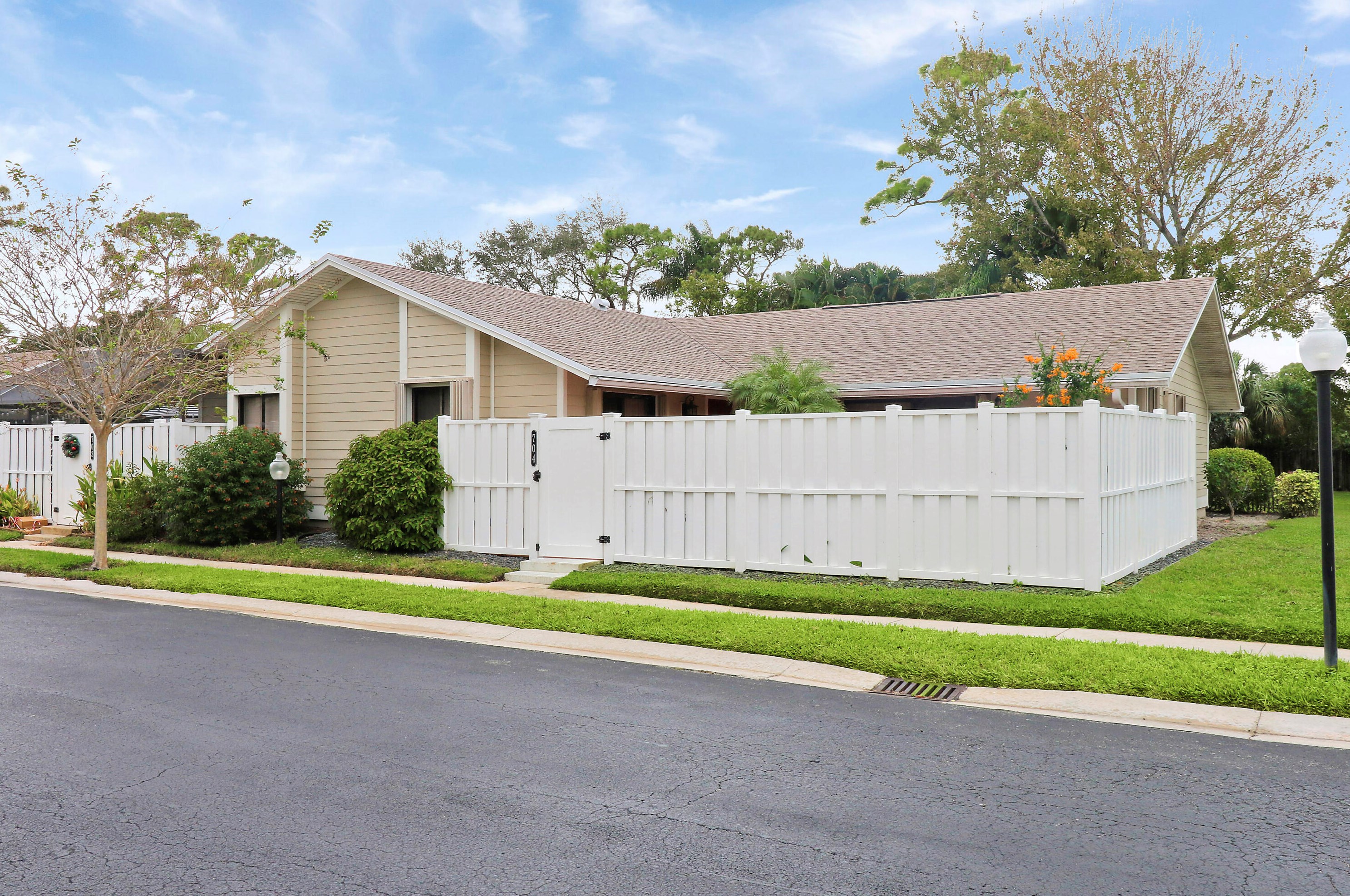 704 Summerwinds Ln, Jupiter, FL 33458