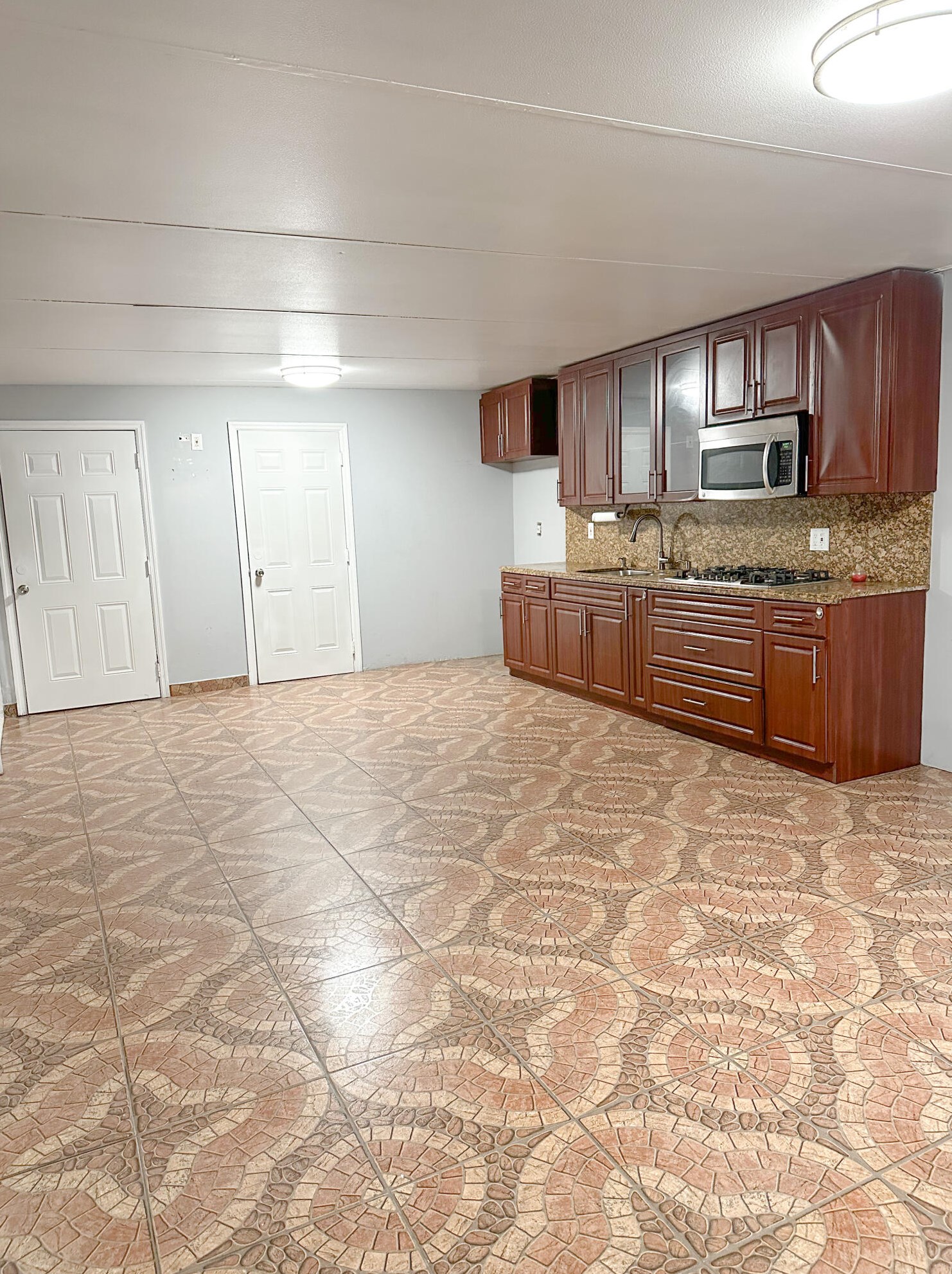 2642 Atlantic Ave, Miami, FL 33054