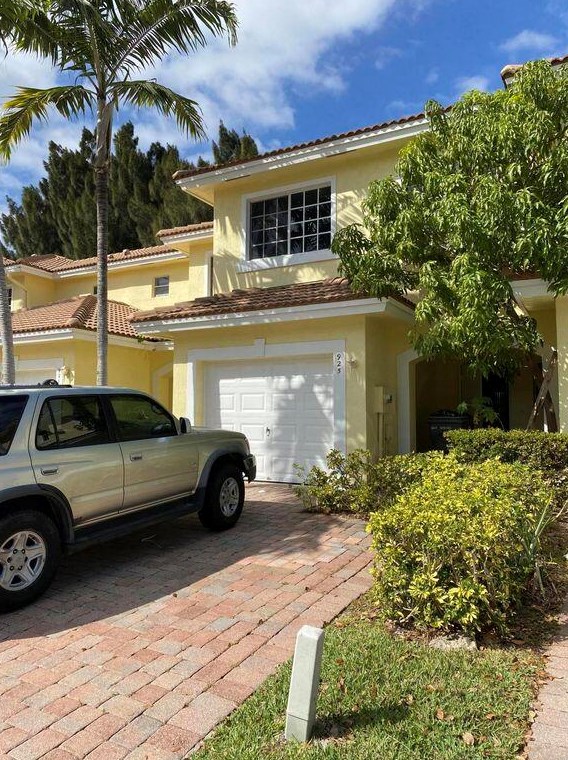 925 Imperial Lake Rd, West Palm Beach, FL 33413