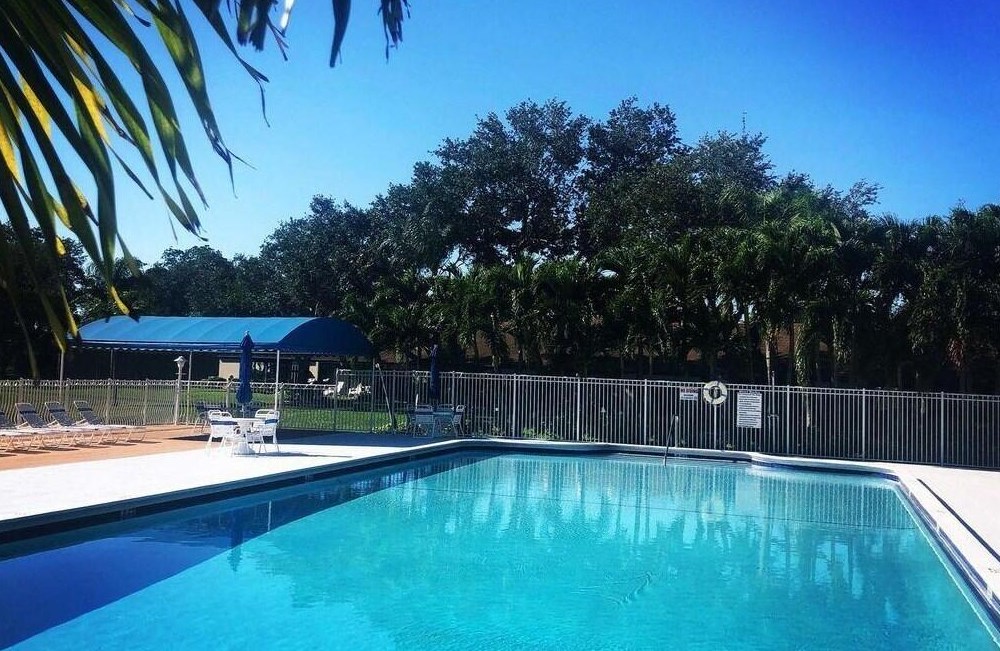 307 Knotty Pine Cir, Lake Worth, FL 33463-9176
