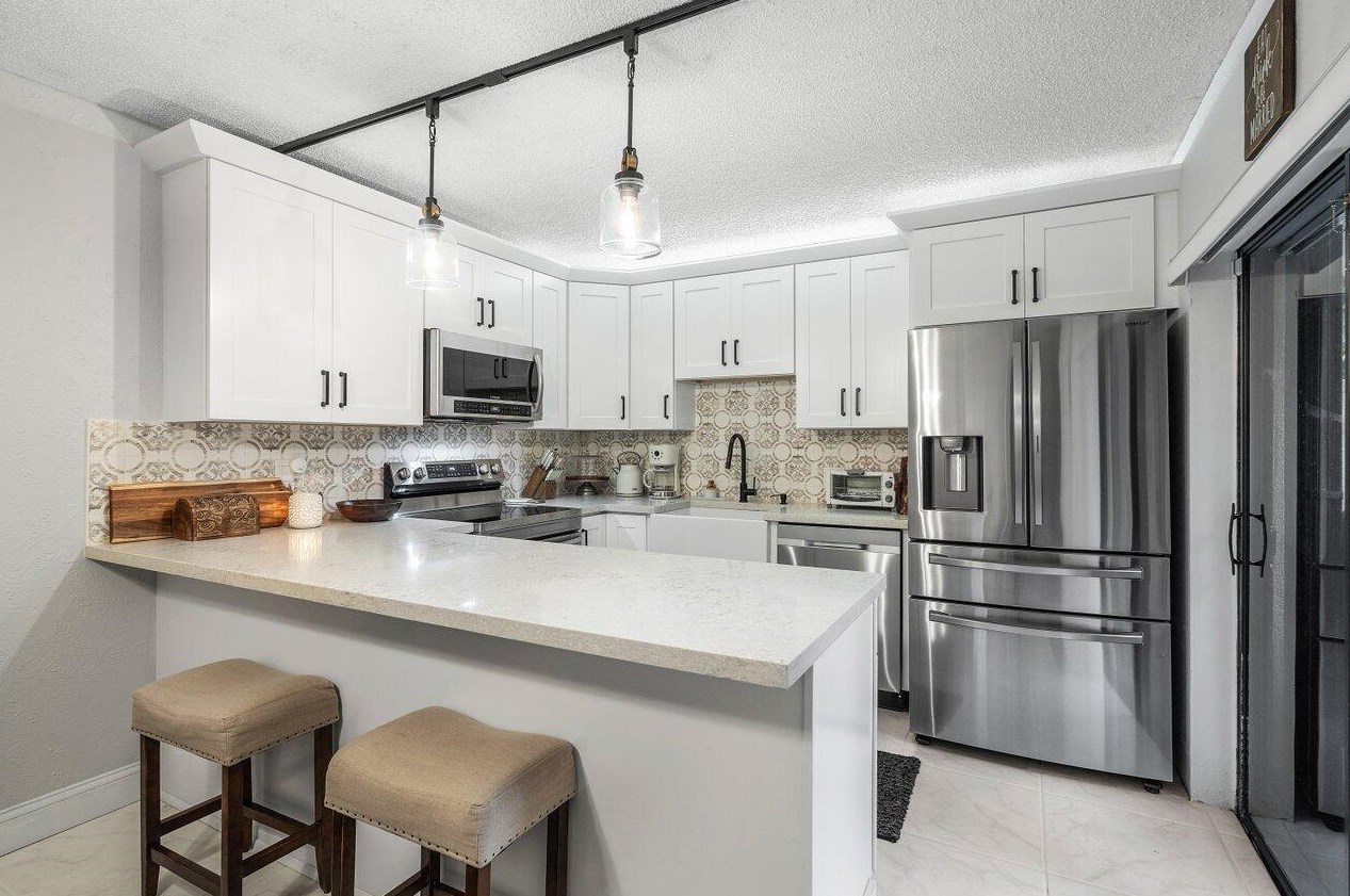 115 1st Ln, Lake Worth, FL 33463-4255