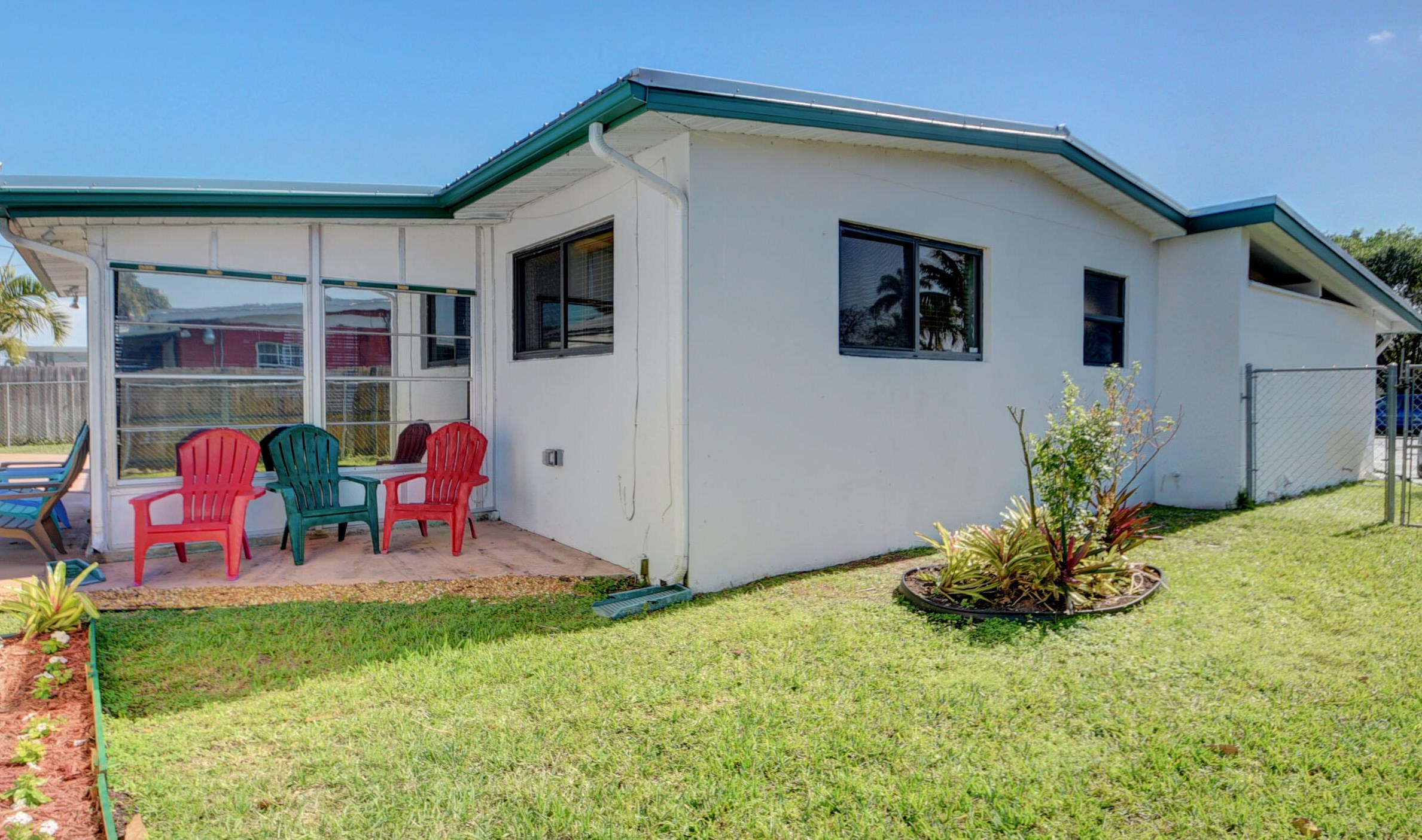 324 Lake Rd, Lake Worth FL  33461-1810 exterior
