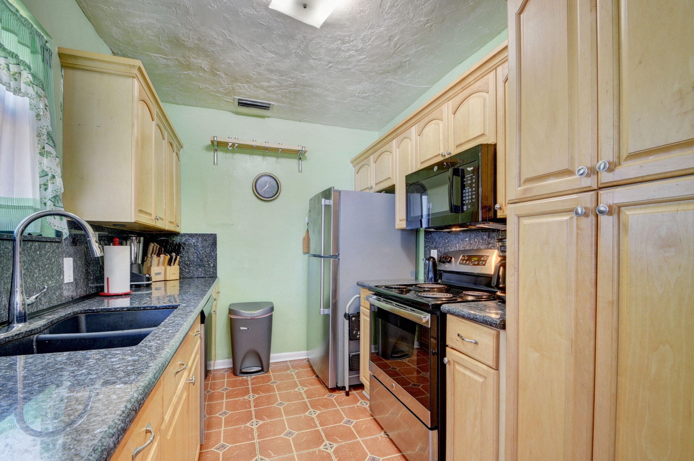 324 Lake Rd, Lake Worth FL  33461-1810 exterior