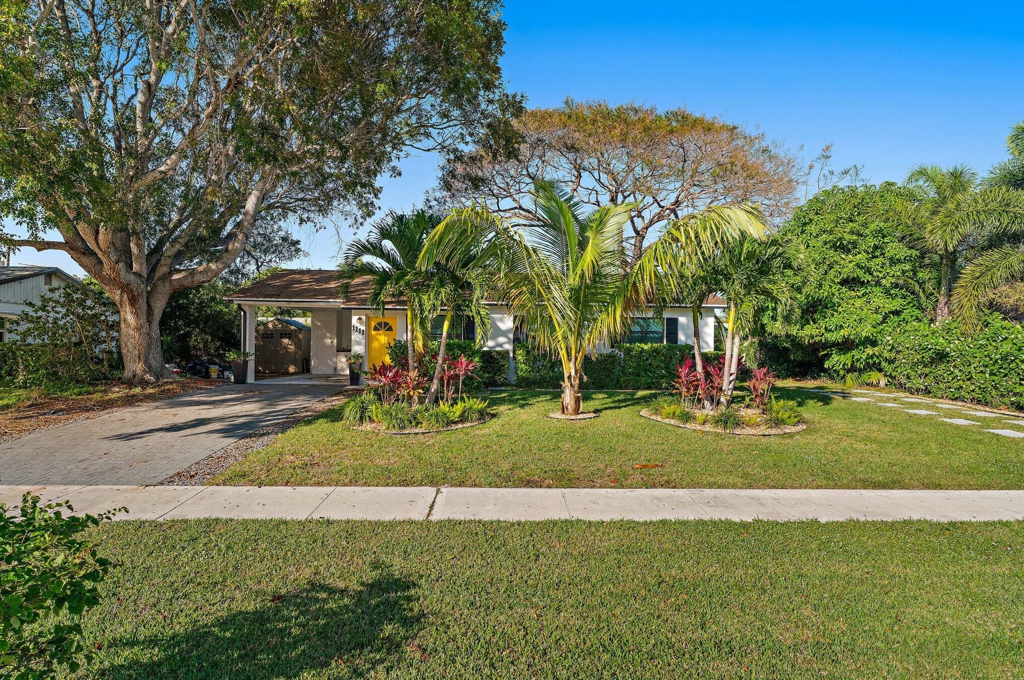 1111 Chickasaw St, Jupiter, FL 33458