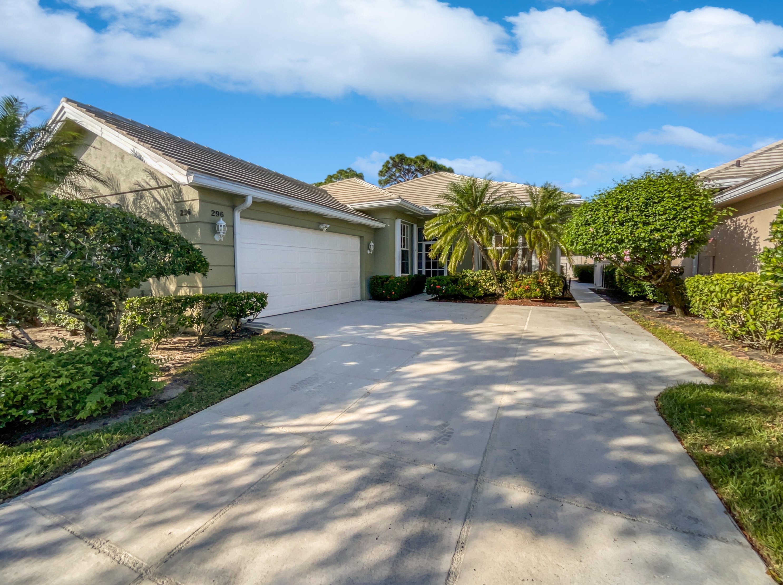 296 Bentley Cir, Fort Pierce FL  34986-2456 exterior