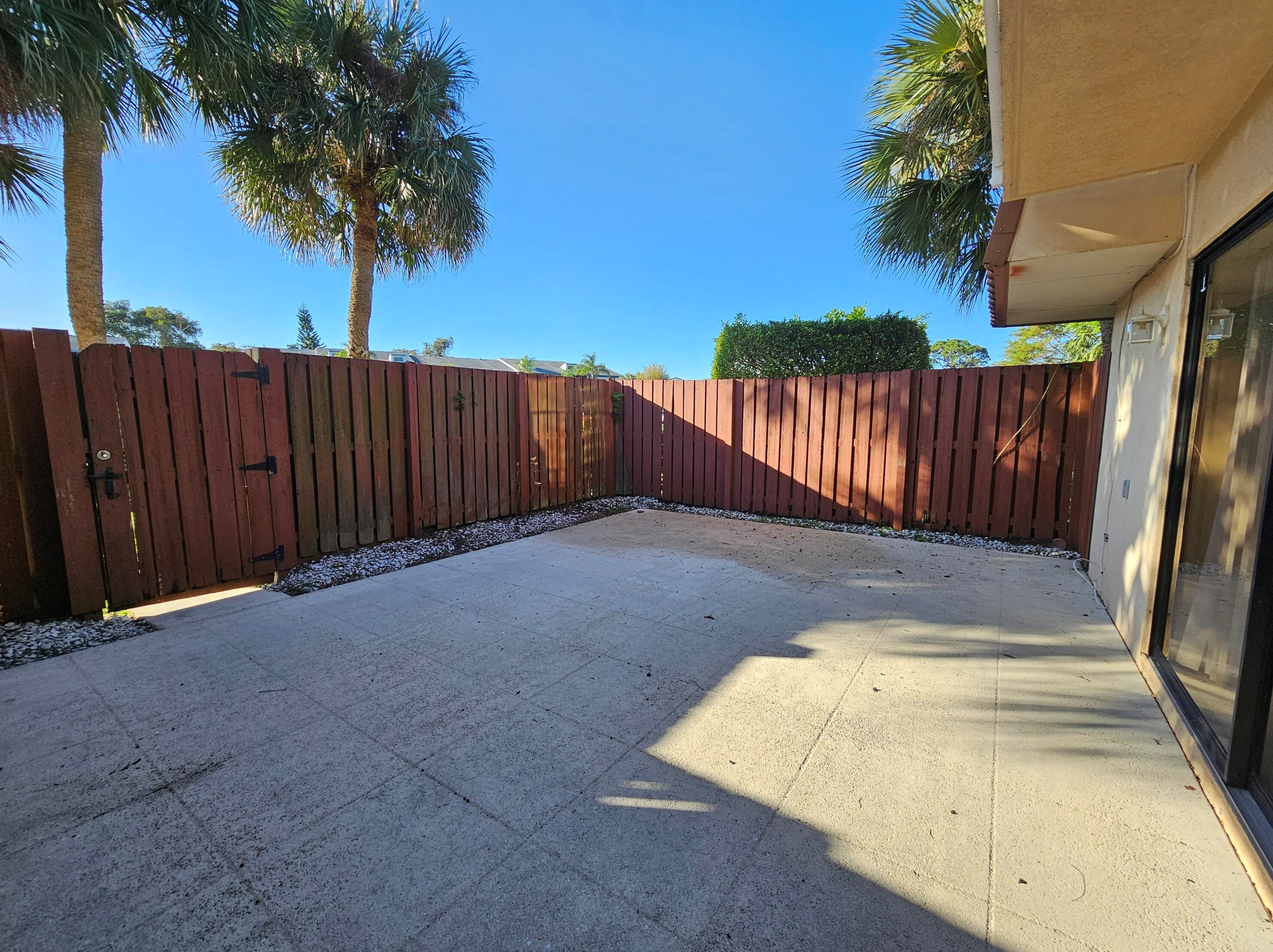 828 Blue Ridge Cir, West Palm Beach, FL 33409