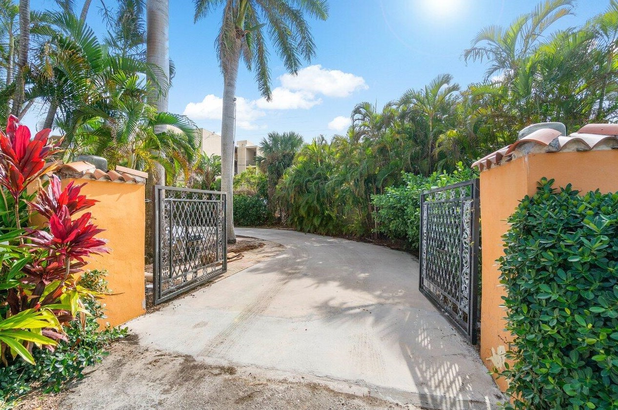 1 18th Ave S, Lake Worth, FL 33460