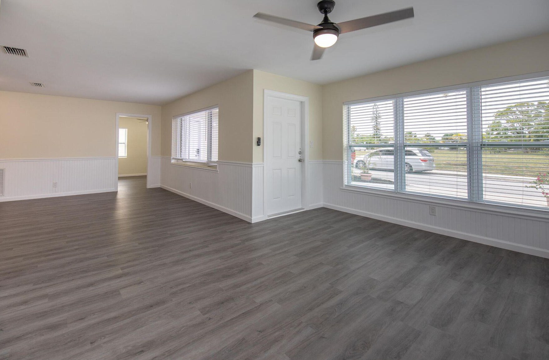 215 11th Ave S, Lake Worth, FL 33460