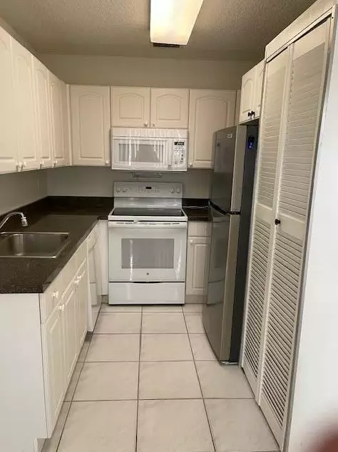 8935 Warwick Dr, Boca Raton, FL 33433-1809
