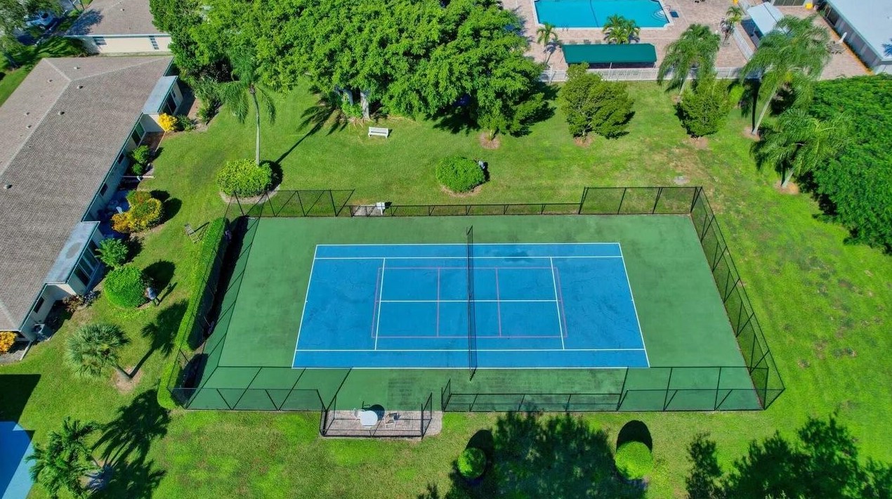 8935 Warwick Dr, Boca Raton FL 33433-1809 exterior