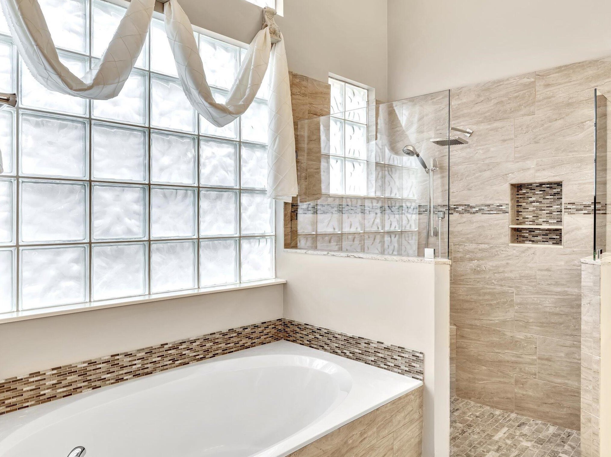 6910 Fairway Lk Dr, Boynton Beach FL 33472-6807 exterior