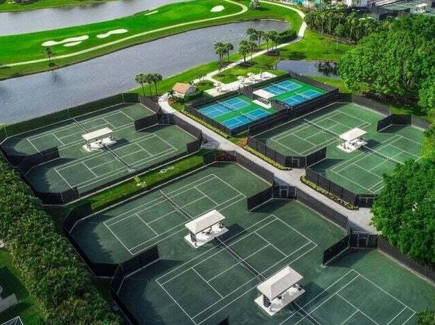 6910 Fairway Lk Dr, Boynton Beach FL 33472-6807 exterior