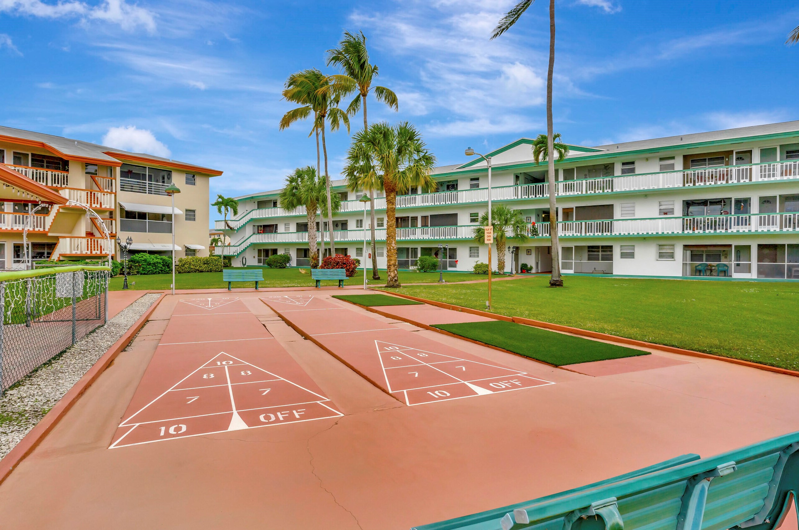 5300 Washington St, Hollywood FL 33021-7750 exterior