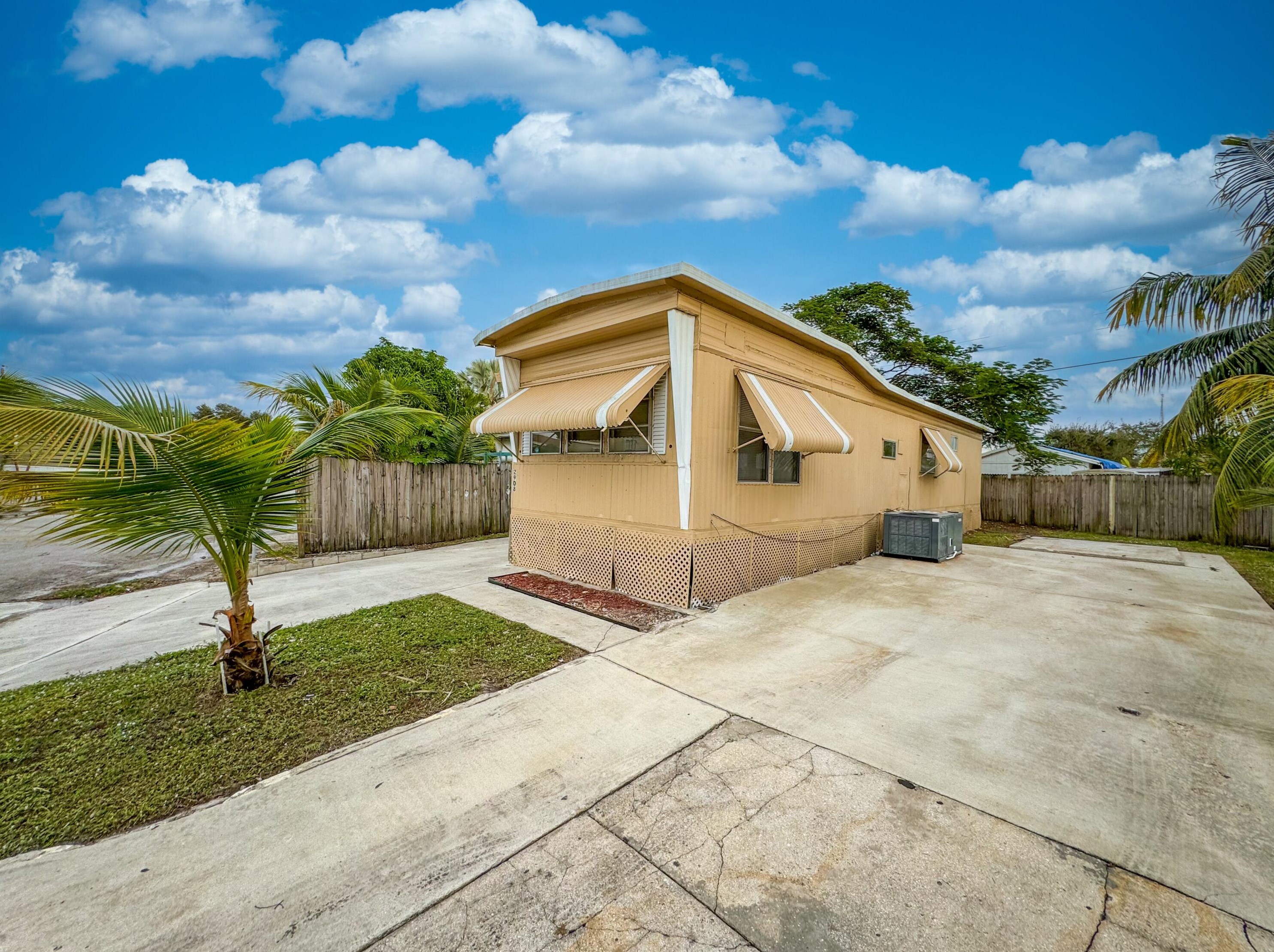 2908 Banyan Ln, West Palm Beach, FL 33403