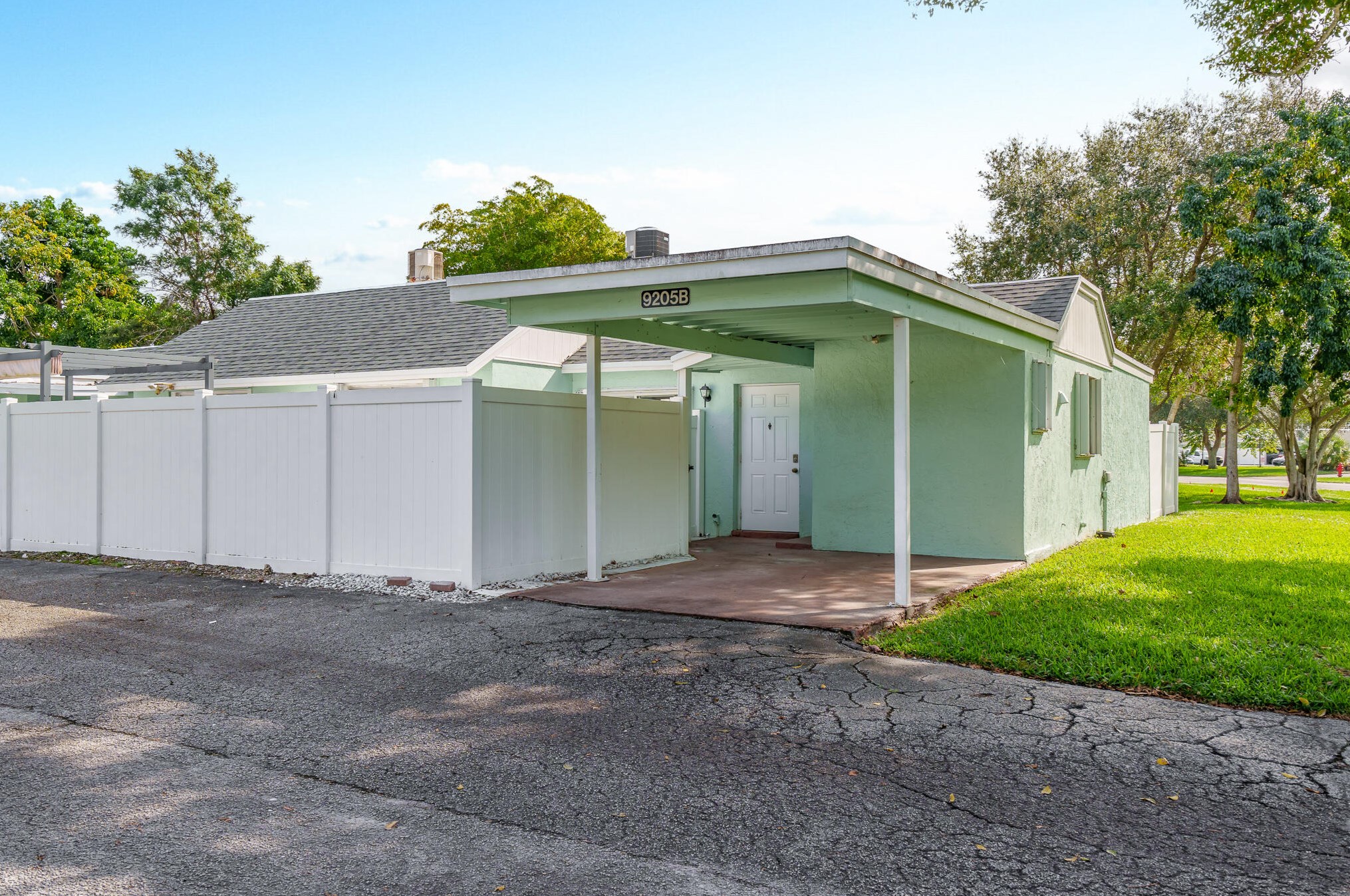 9205 5th St, Boca Raton, FL 33428-6312