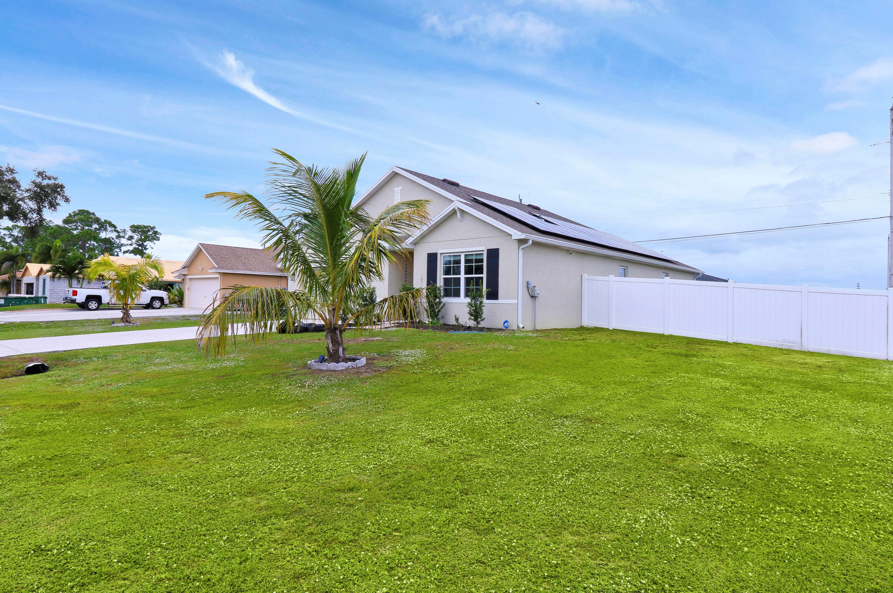 230 Milburn Cir, Fort Pierce FL  34953-5509 exterior