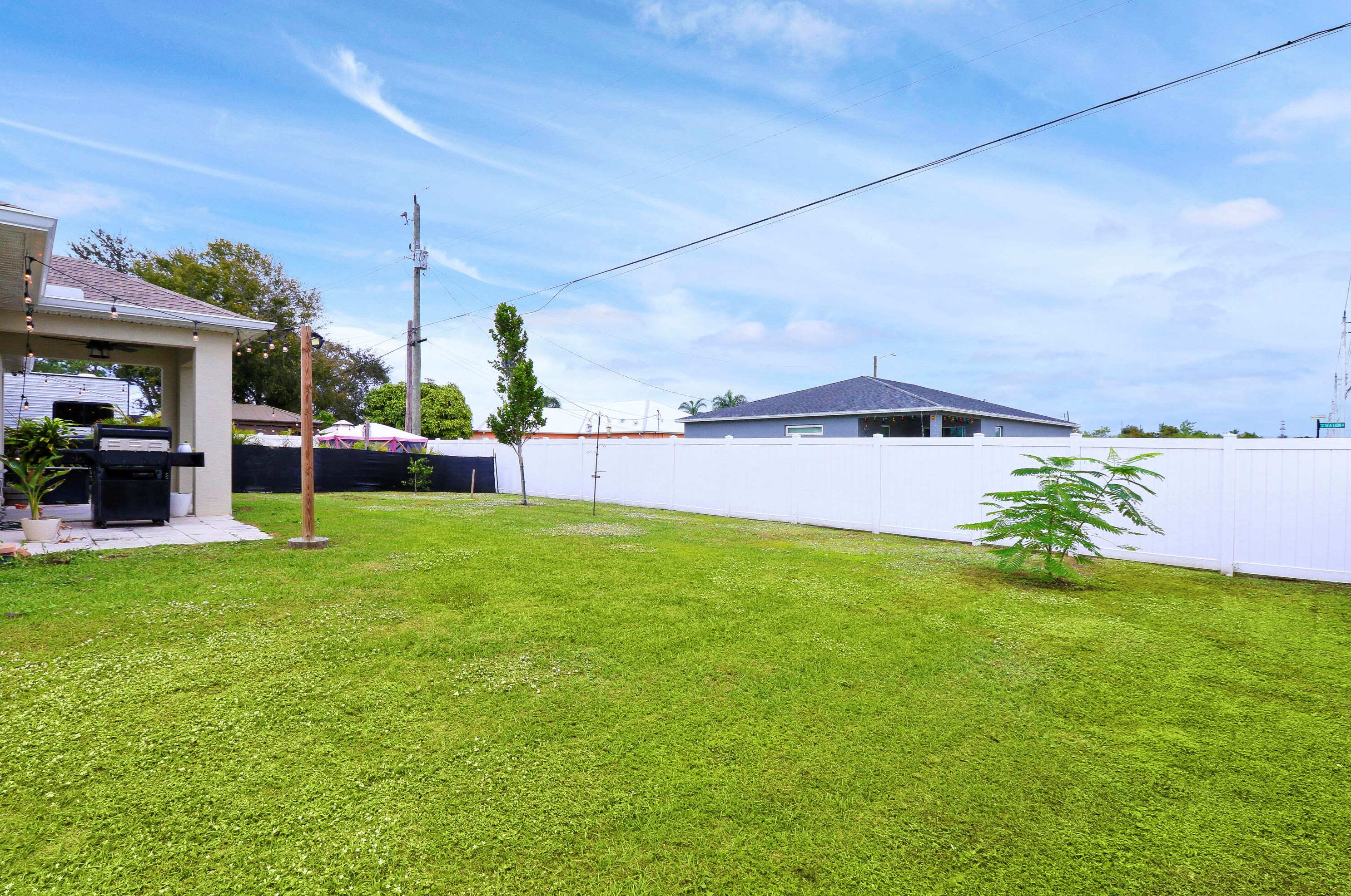 230 Milburn Cir, Fort Pierce FL  34953-5509 exterior