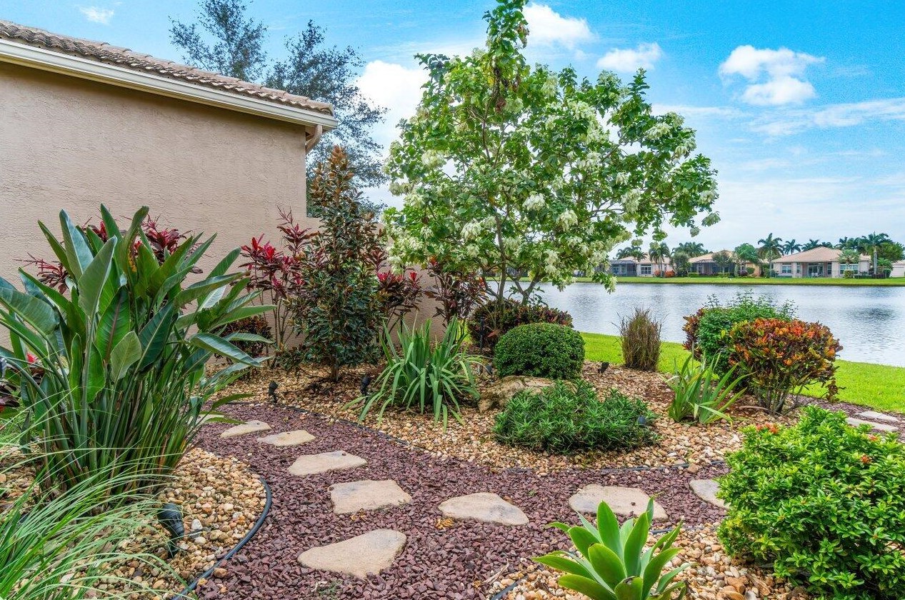 10823 Broadview Bay Pt, Boynton Beach FL  33473-4904 exterior