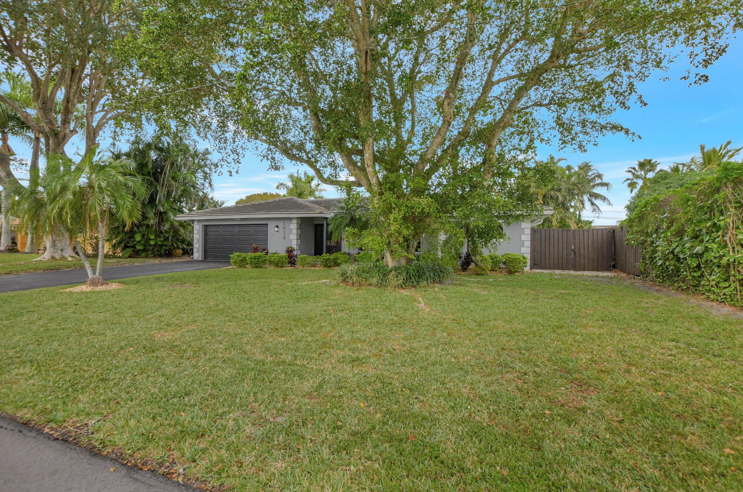 1939 Bonnie St, Boca Raton, FL 33486-3109