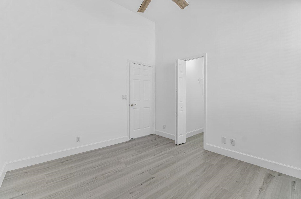 5954 Las Colinas Cir, Lake Worth FL  33463-6559 exterior