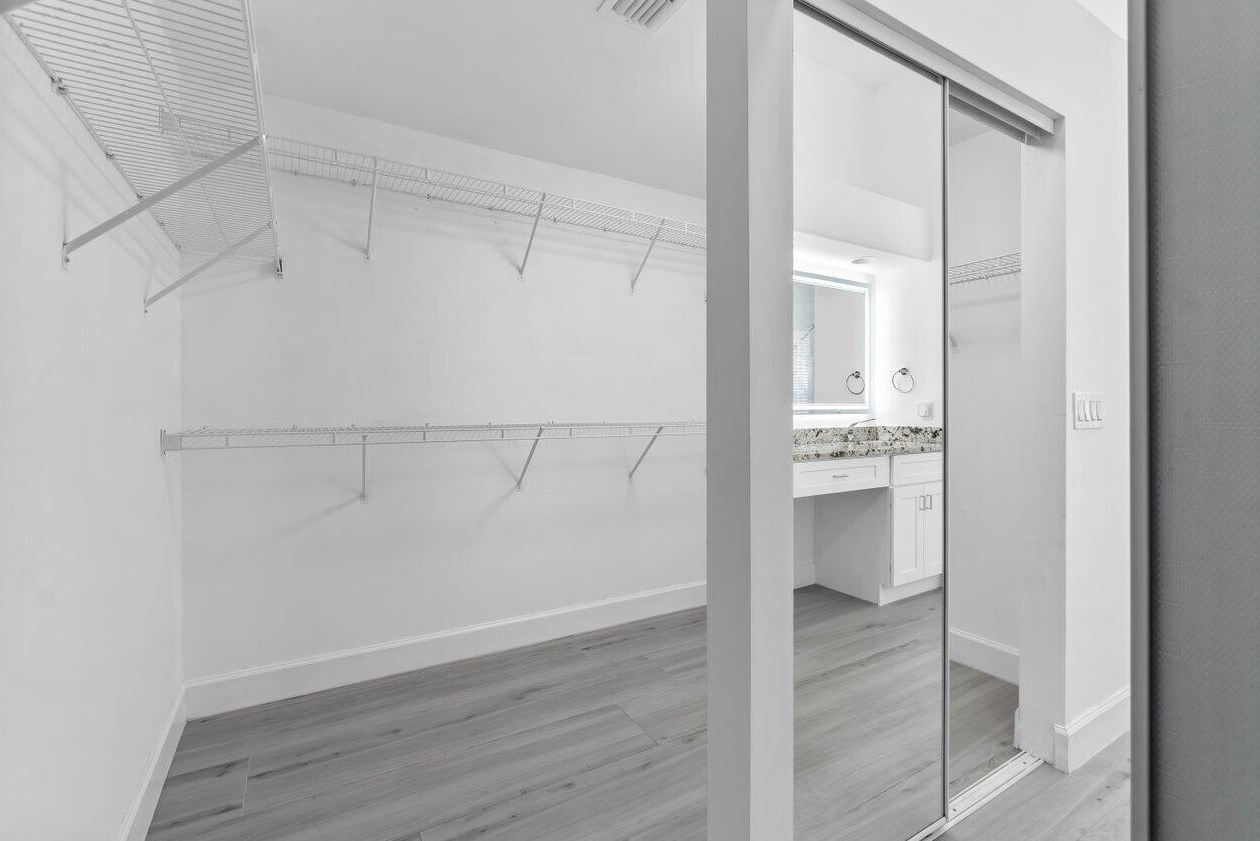 5954 Las Colinas Cir, Lake Worth FL  33463-6559 exterior