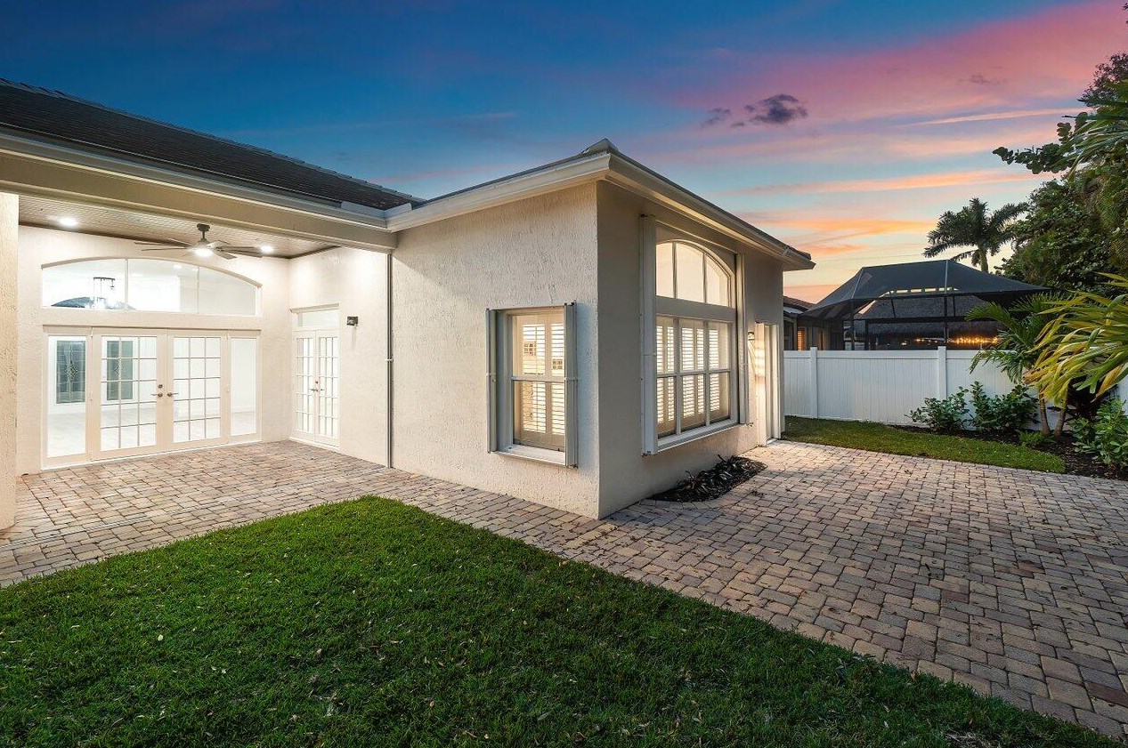 5954 Las Colinas Cir, Lake Worth FL  33463-6559 exterior