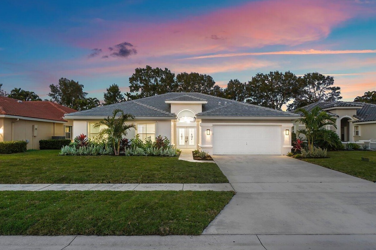 5954 Las Colinas Cir, Lake Worth FL  33463-6559 exterior